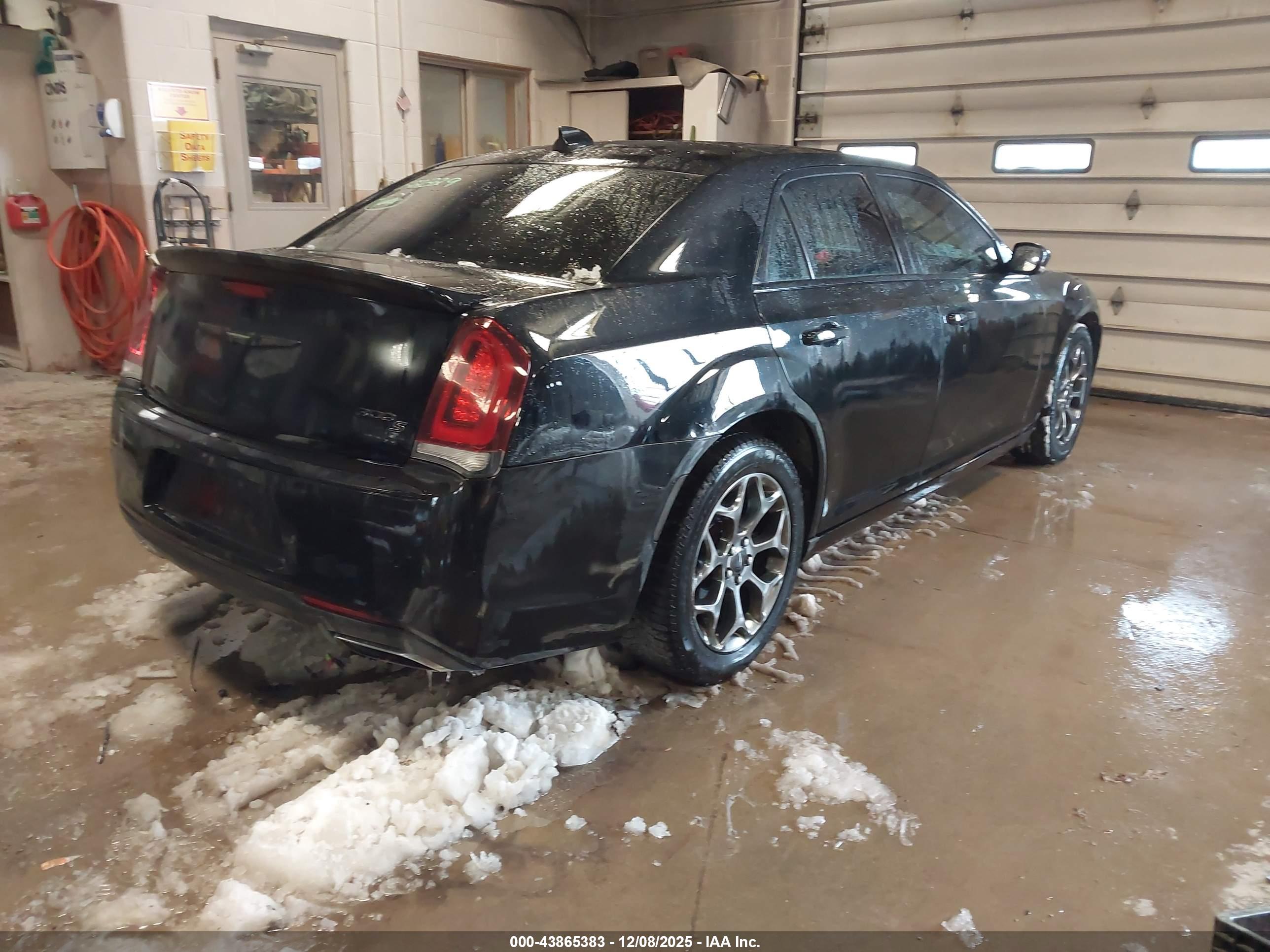 CHRYSLER 300 image 4