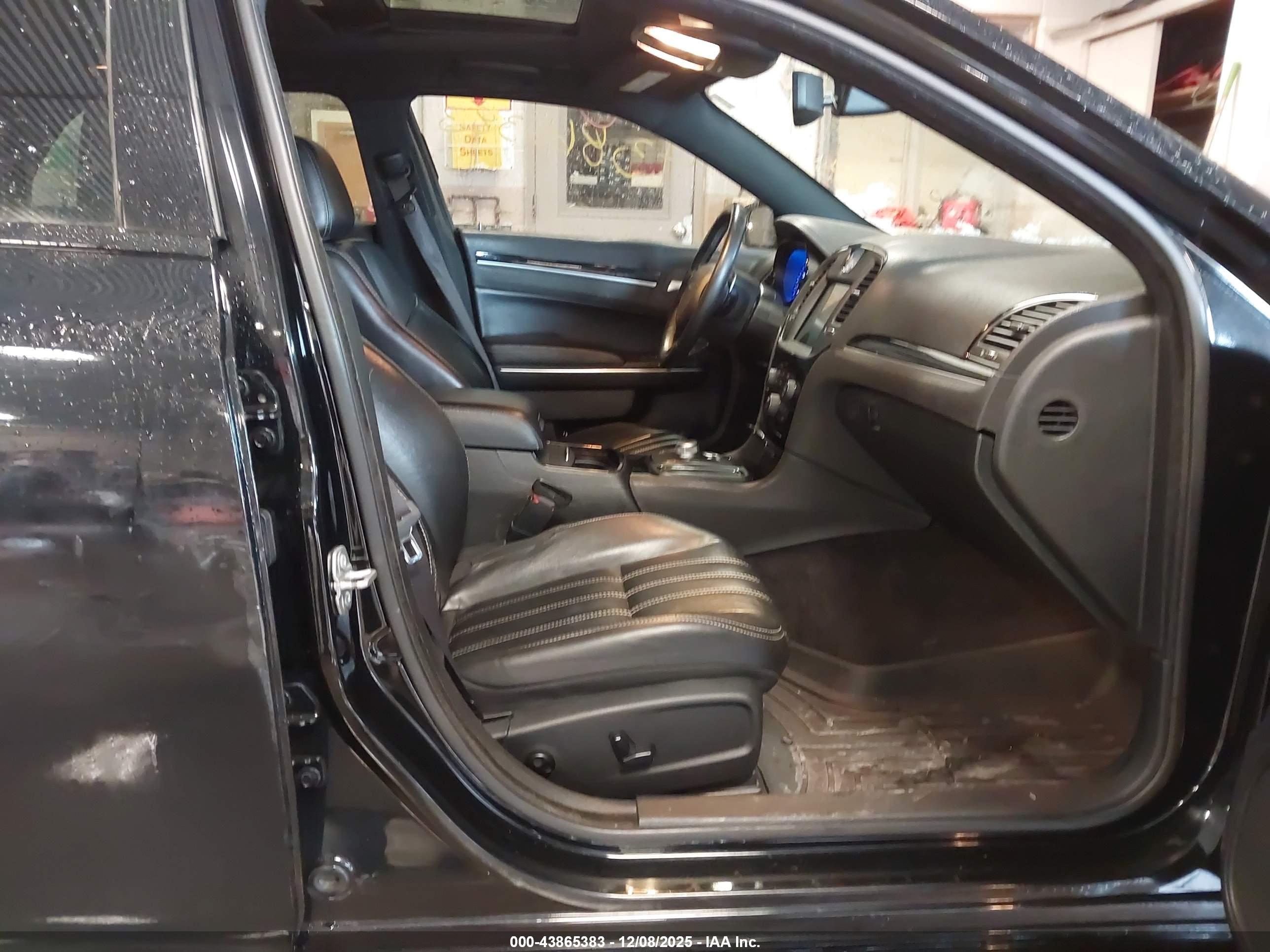 CHRYSLER 300 image 5