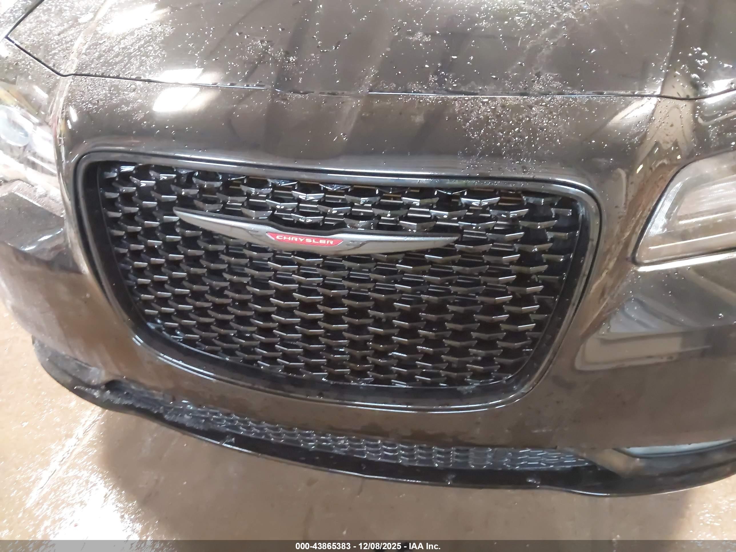 CHRYSLER 300 image 6