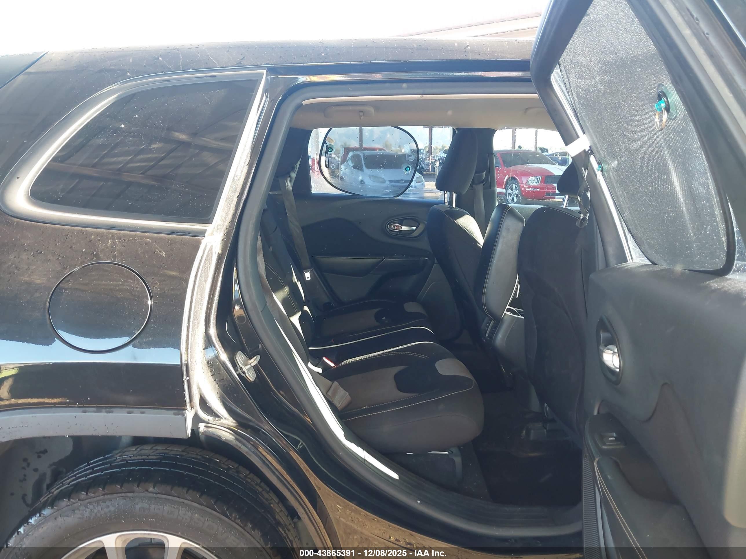 JEEP CHEROKEE image 8