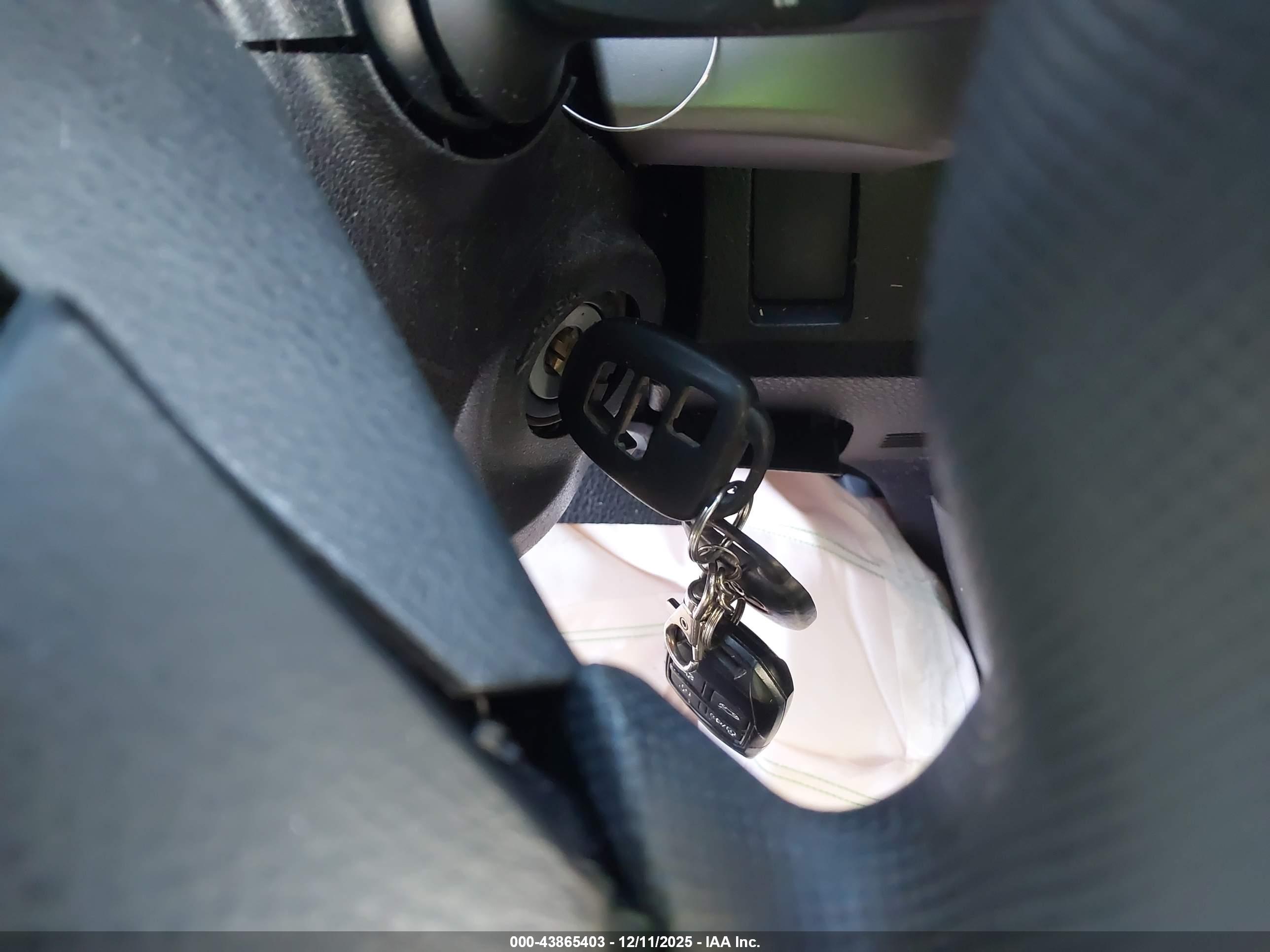TOYOTA RAV4 image 11