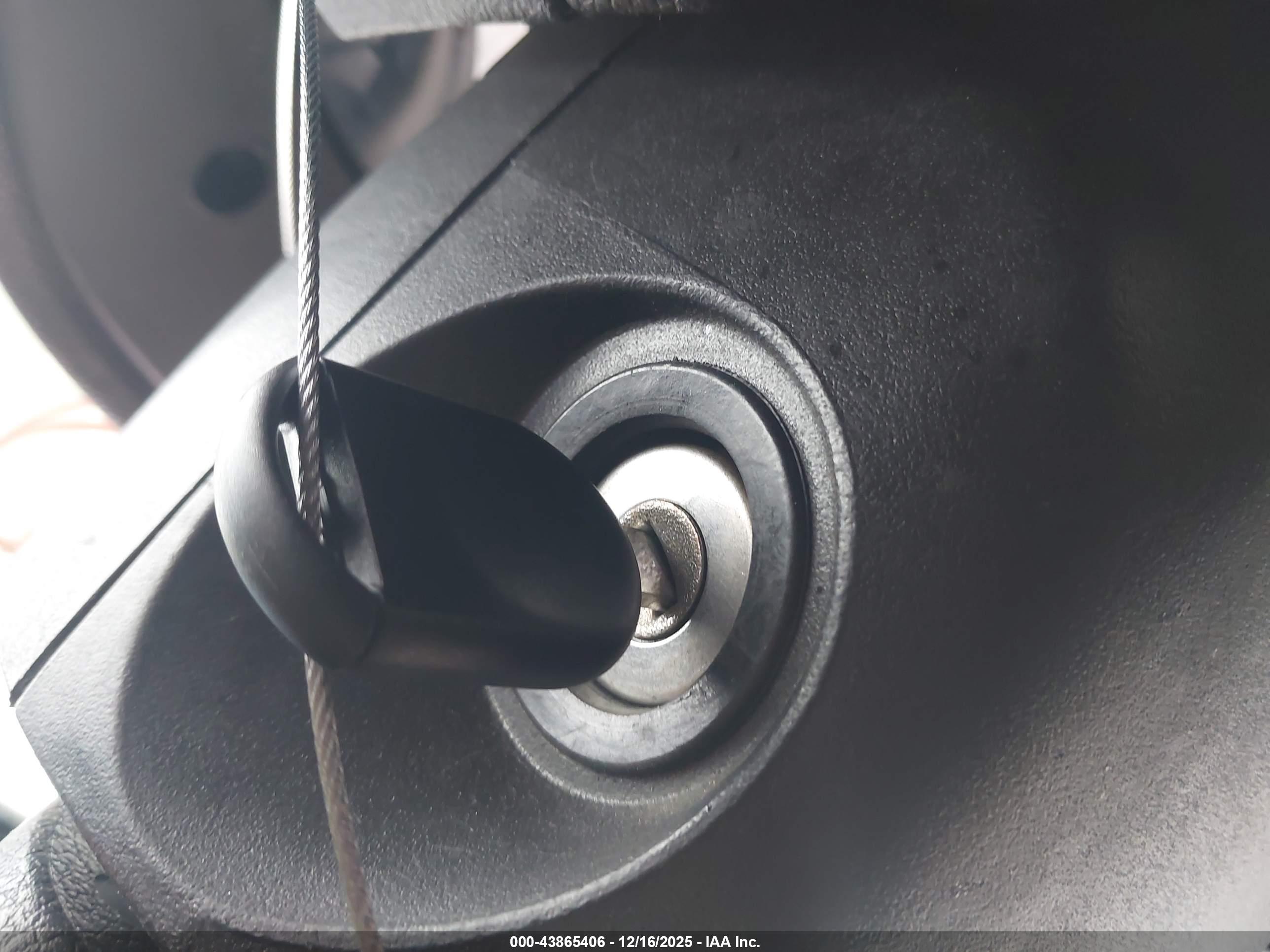 FORD FUSION image 11