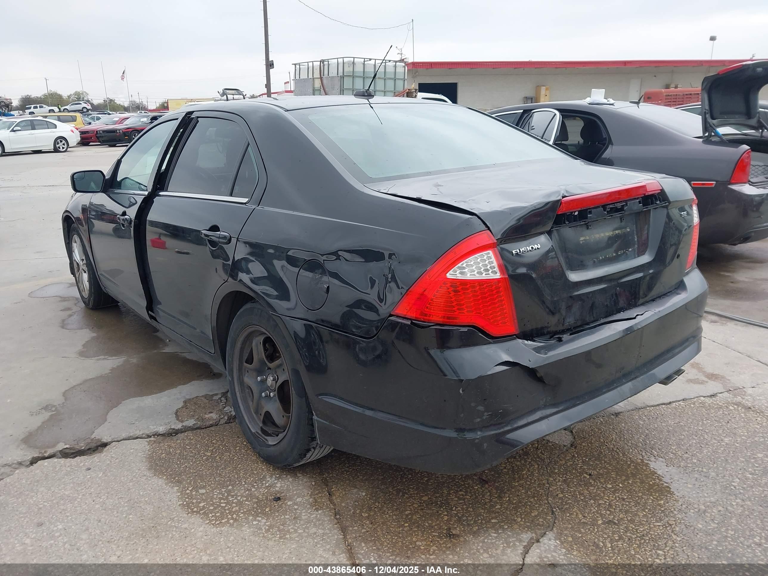 FORD FUSION image 3