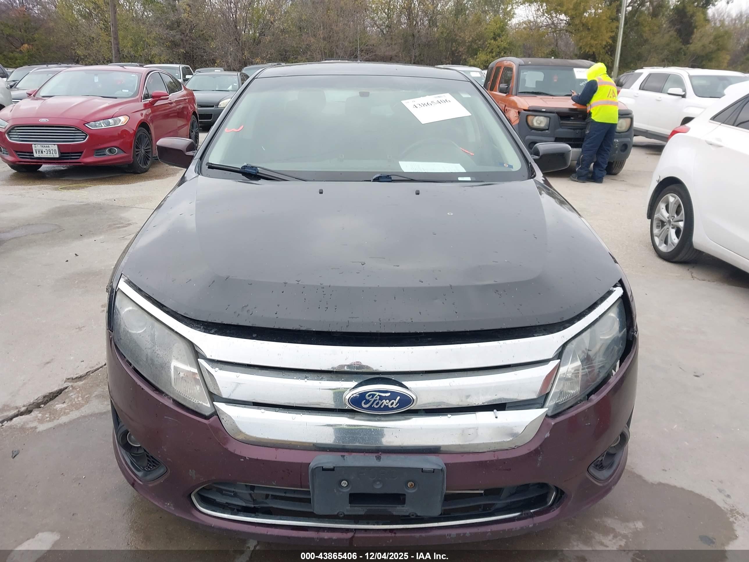 FORD FUSION image 6