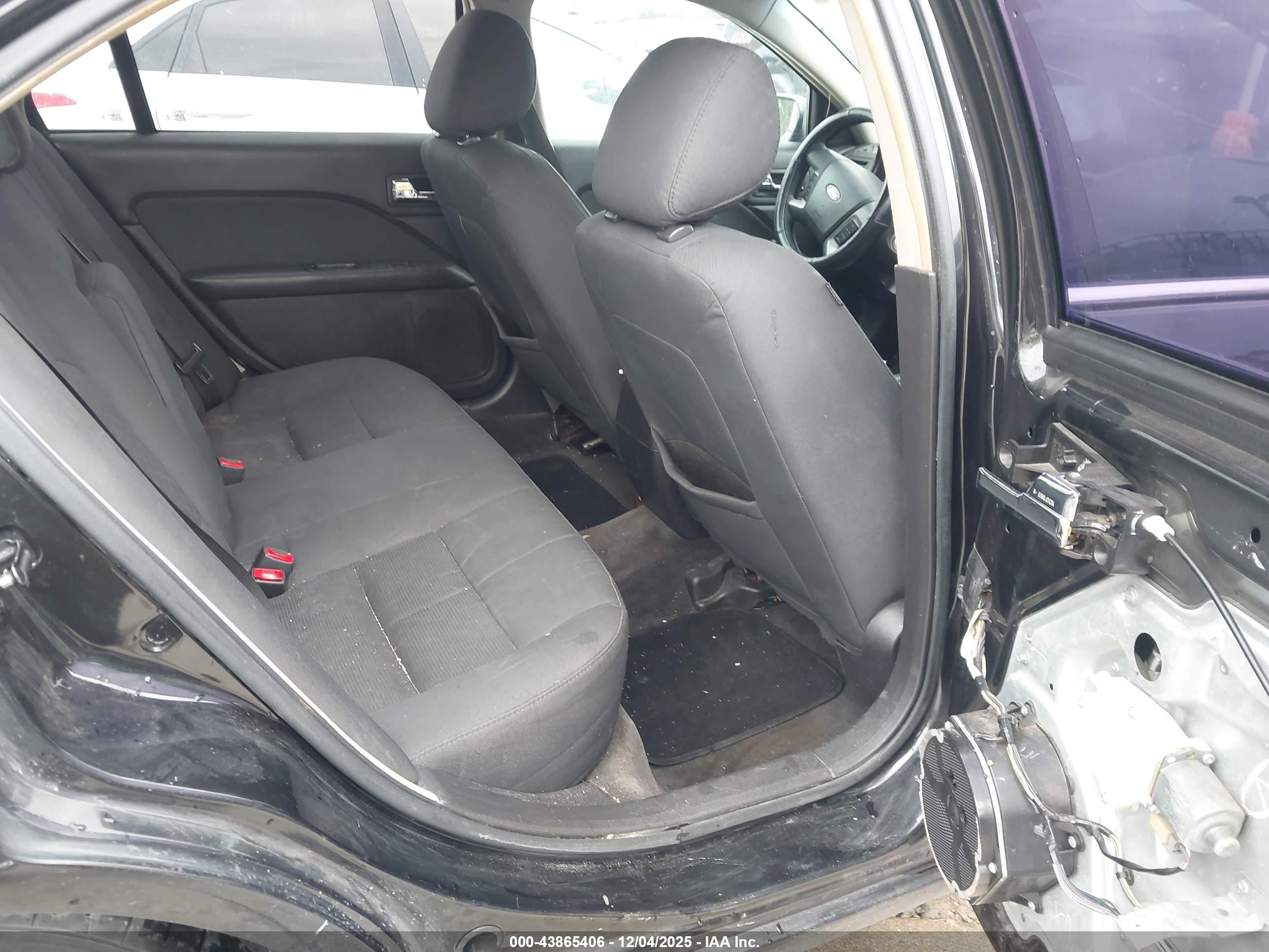 FORD FUSION image 8