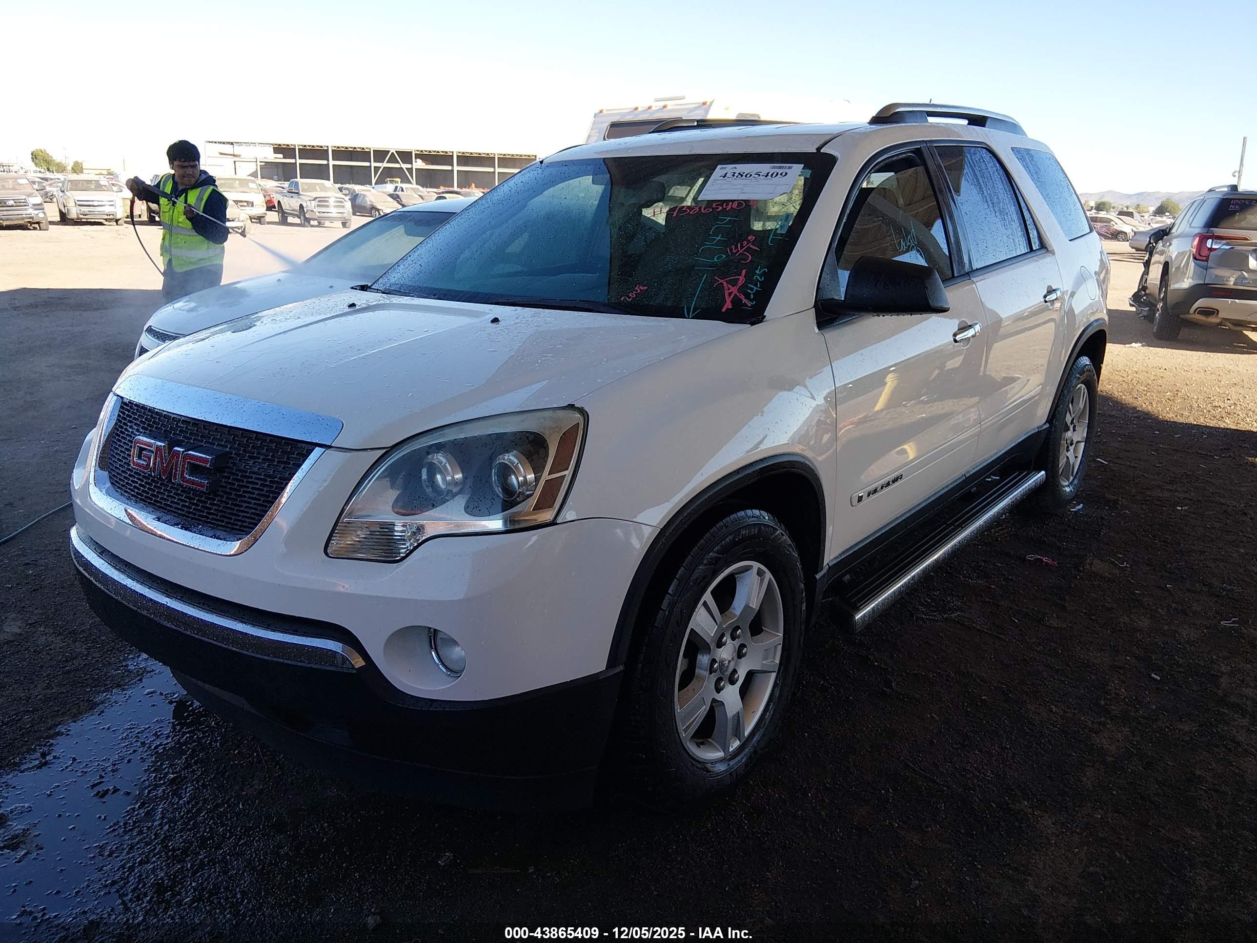GMC ACADIA image 2