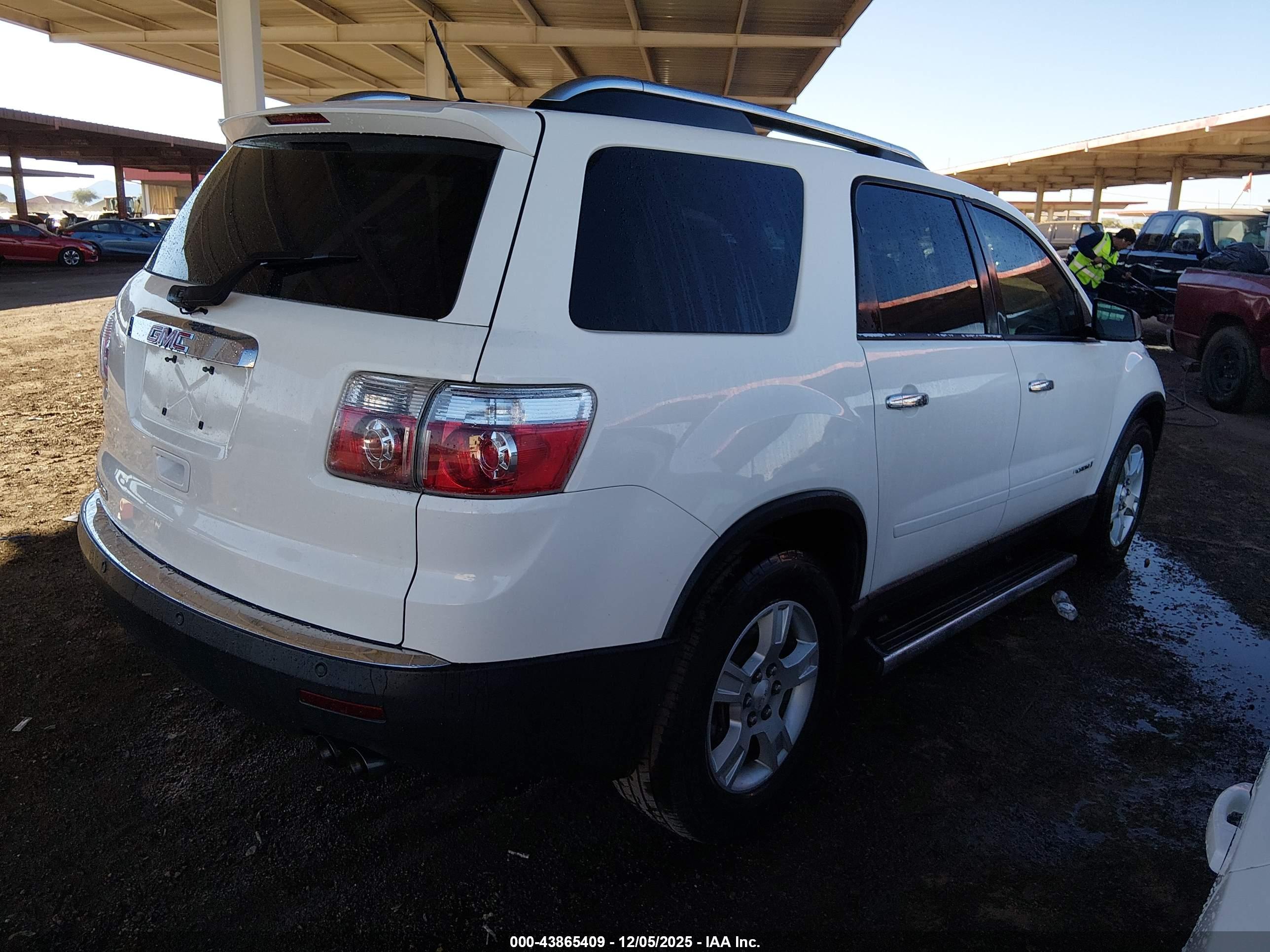GMC ACADIA image 4