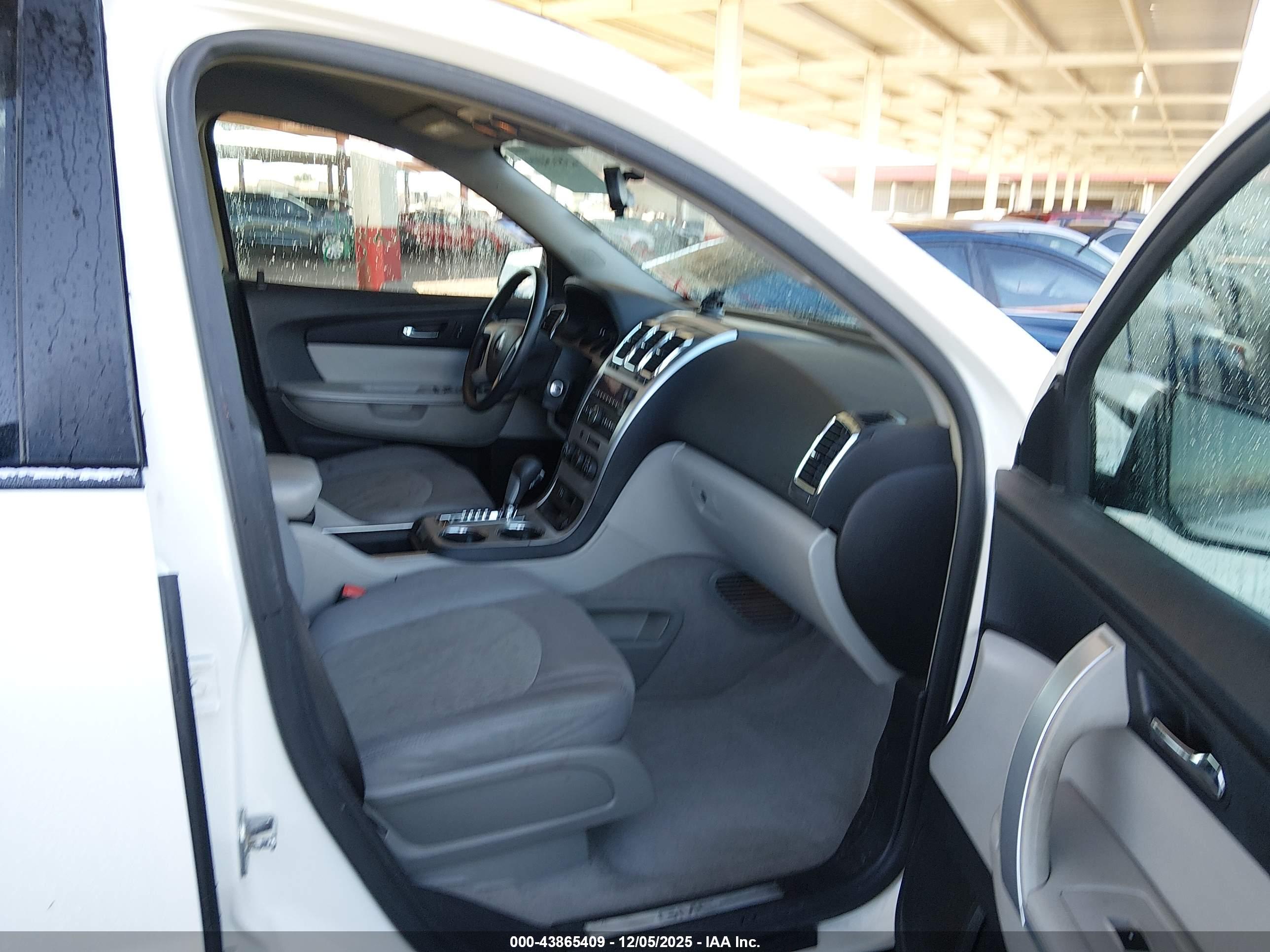 GMC ACADIA image 5