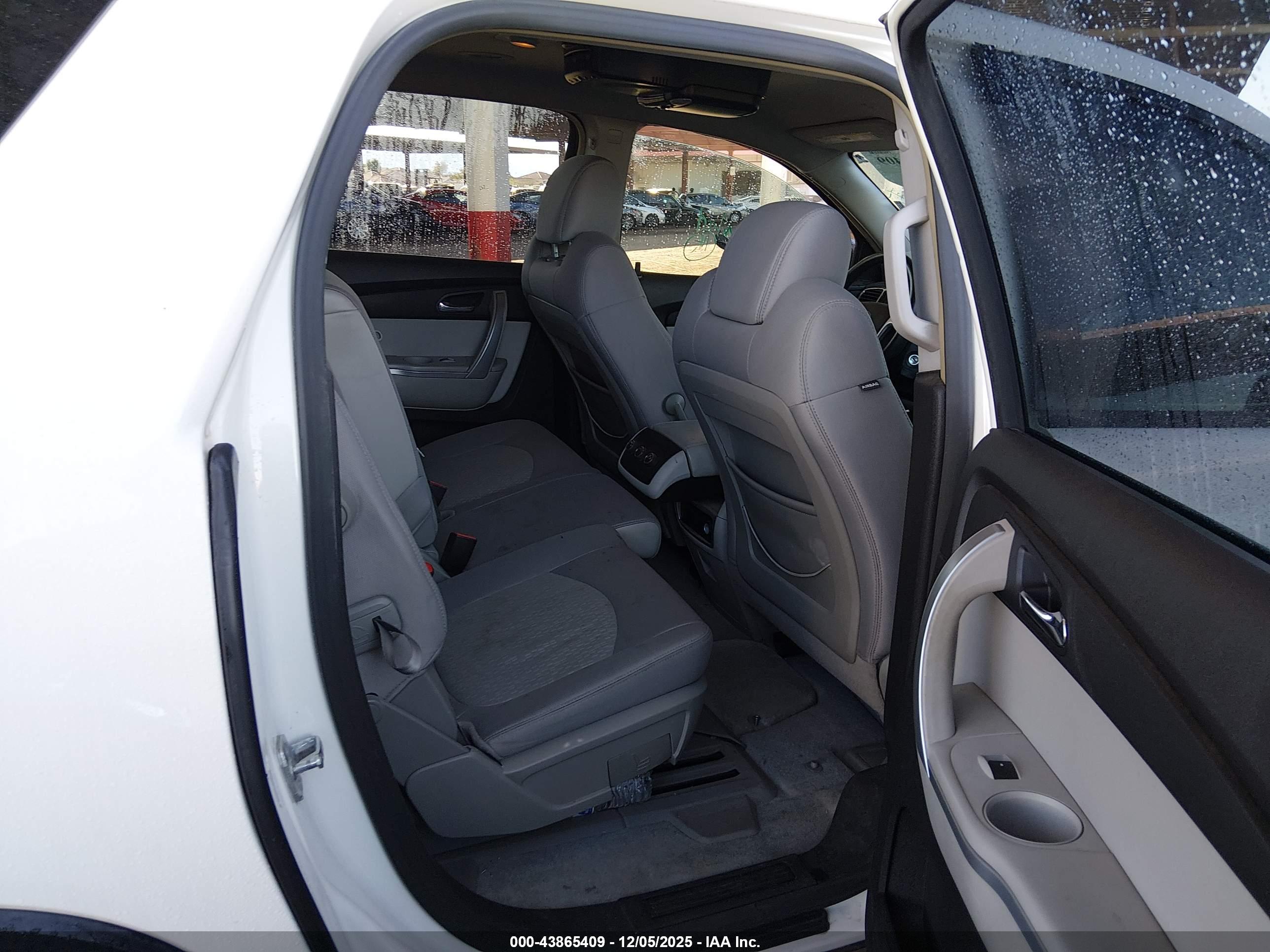 GMC ACADIA image 8