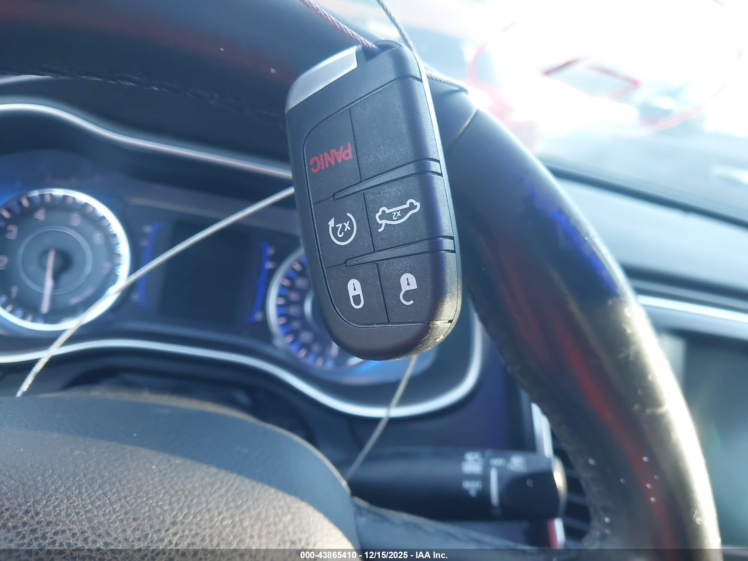 CHRYSLER 200 image 11