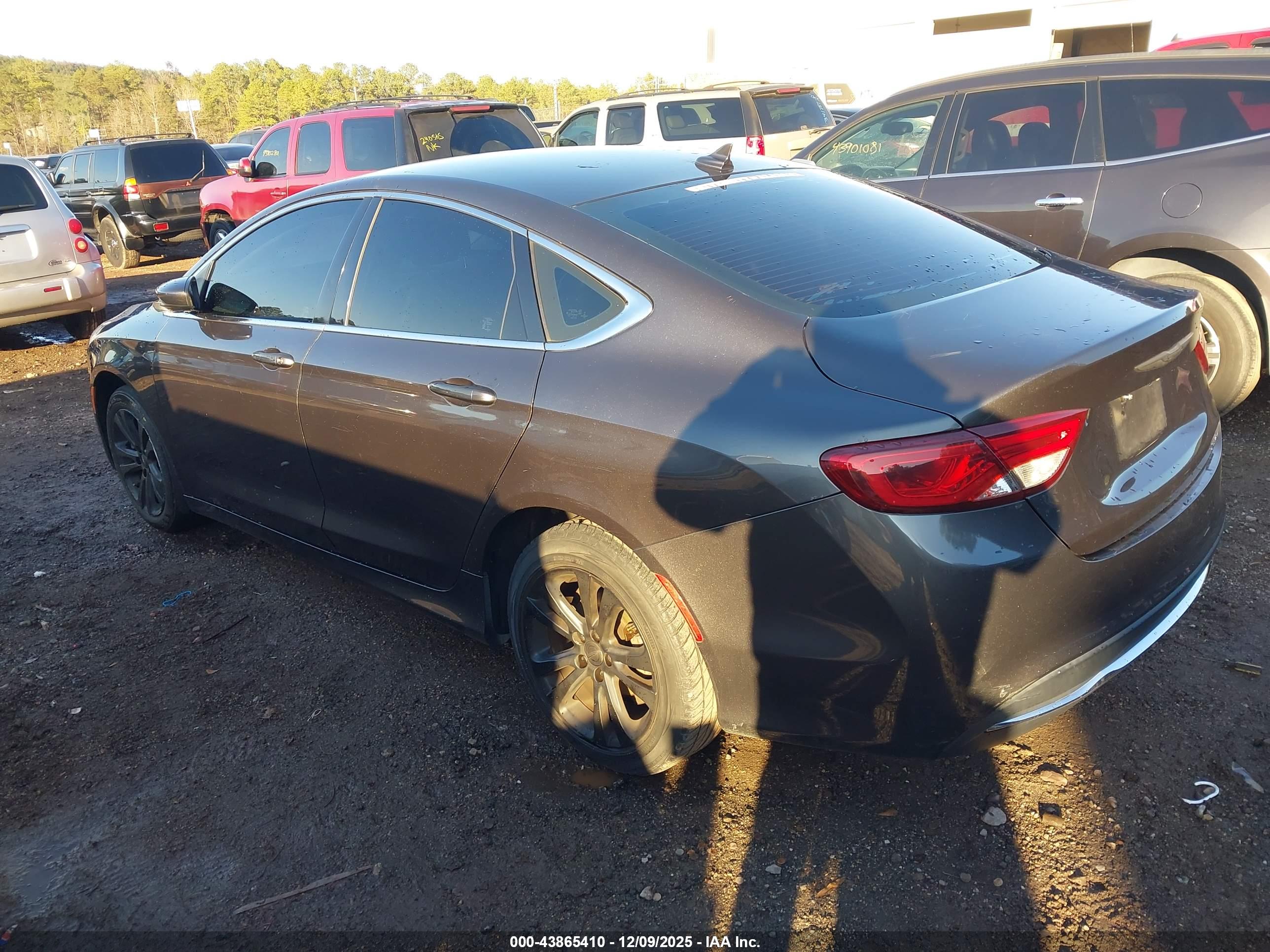 CHRYSLER 200 image 3