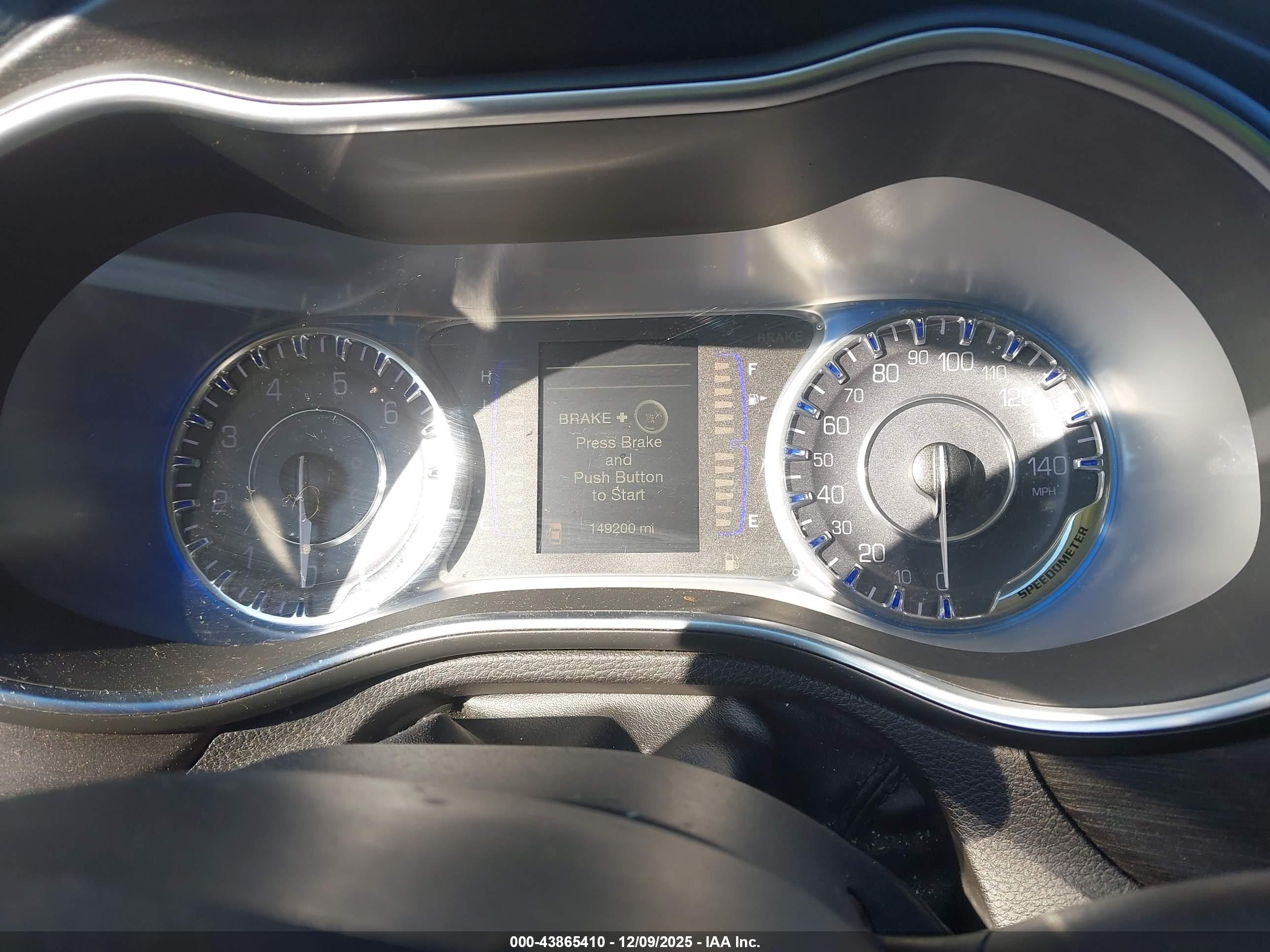 CHRYSLER 200 image 7