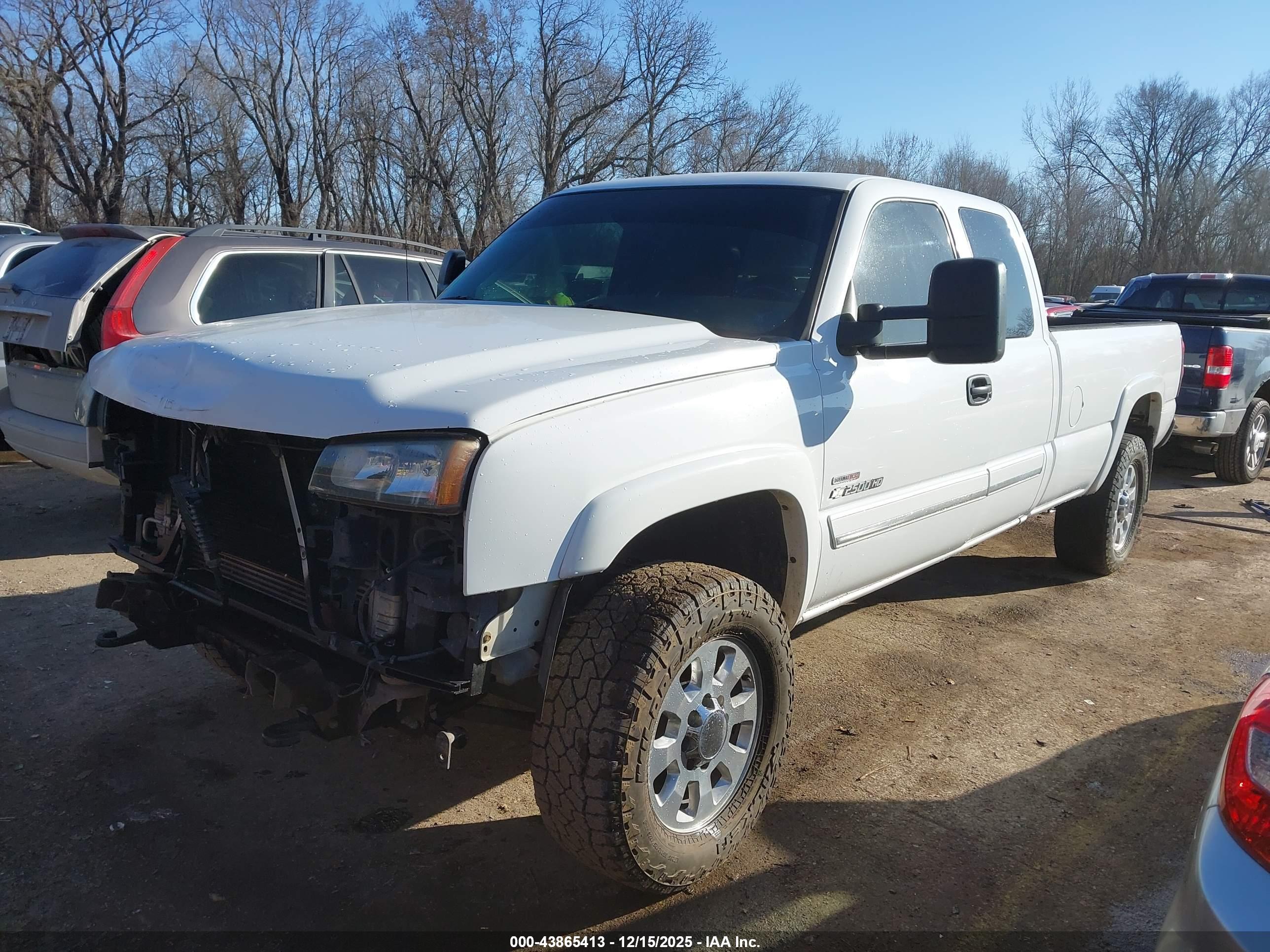 CHEVROLET SILVERADO image 2