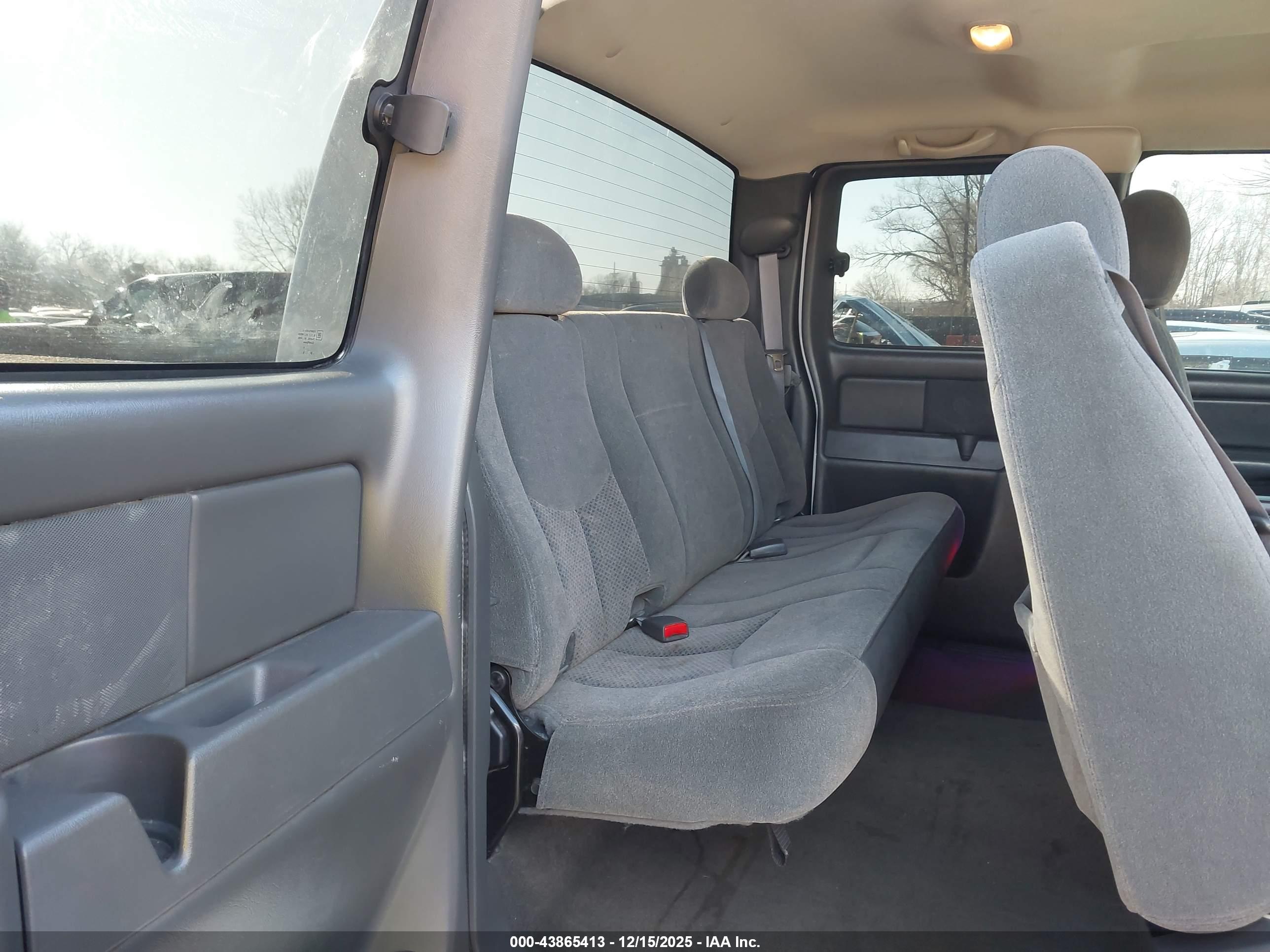 CHEVROLET SILVERADO image 8