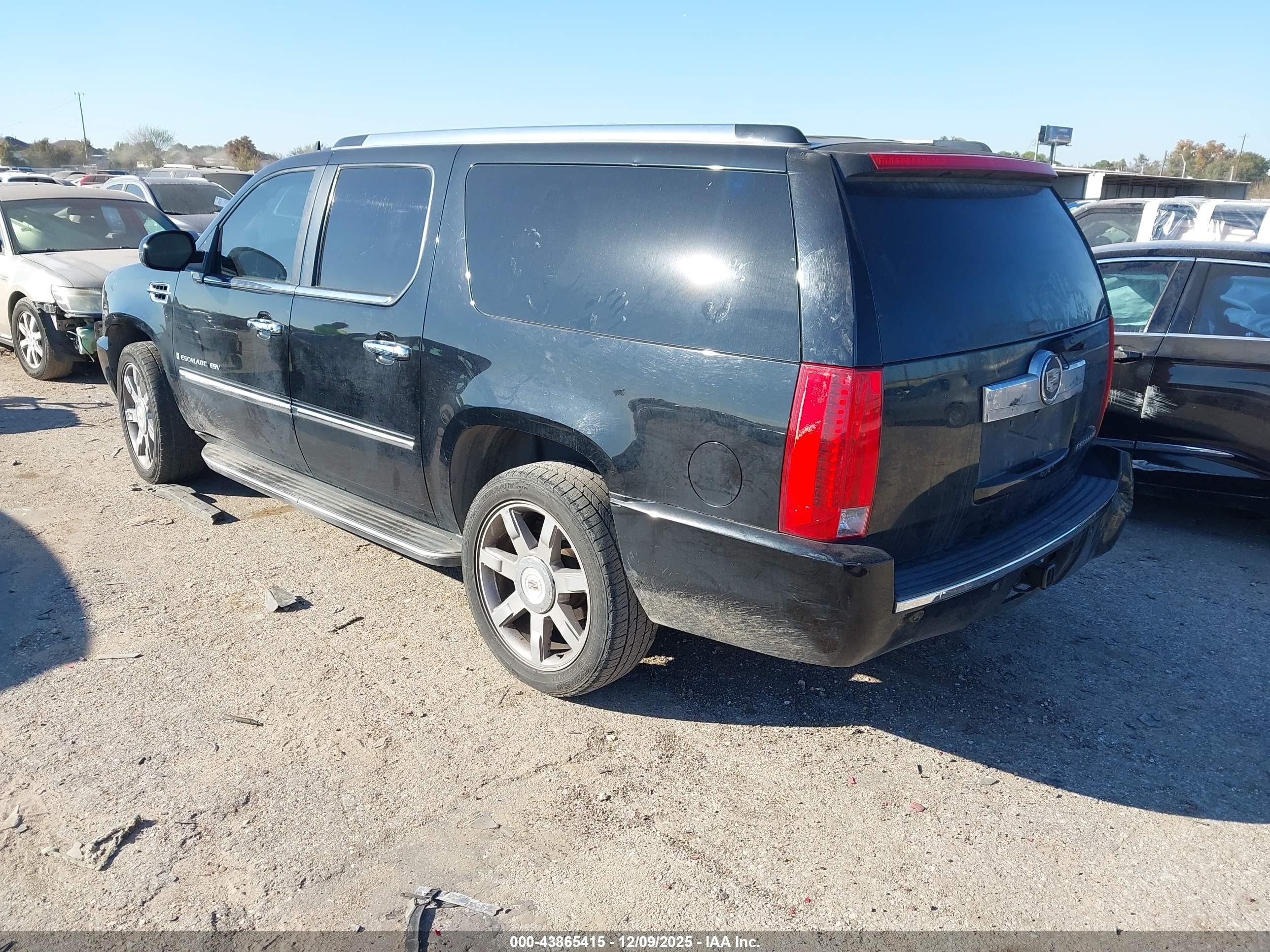 CADILLAC ESCALADE image 3