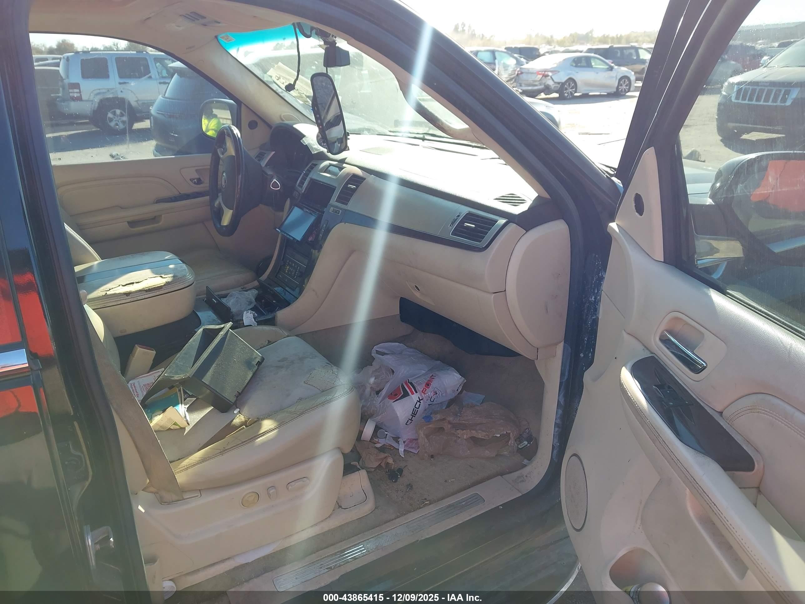 CADILLAC ESCALADE image 5
