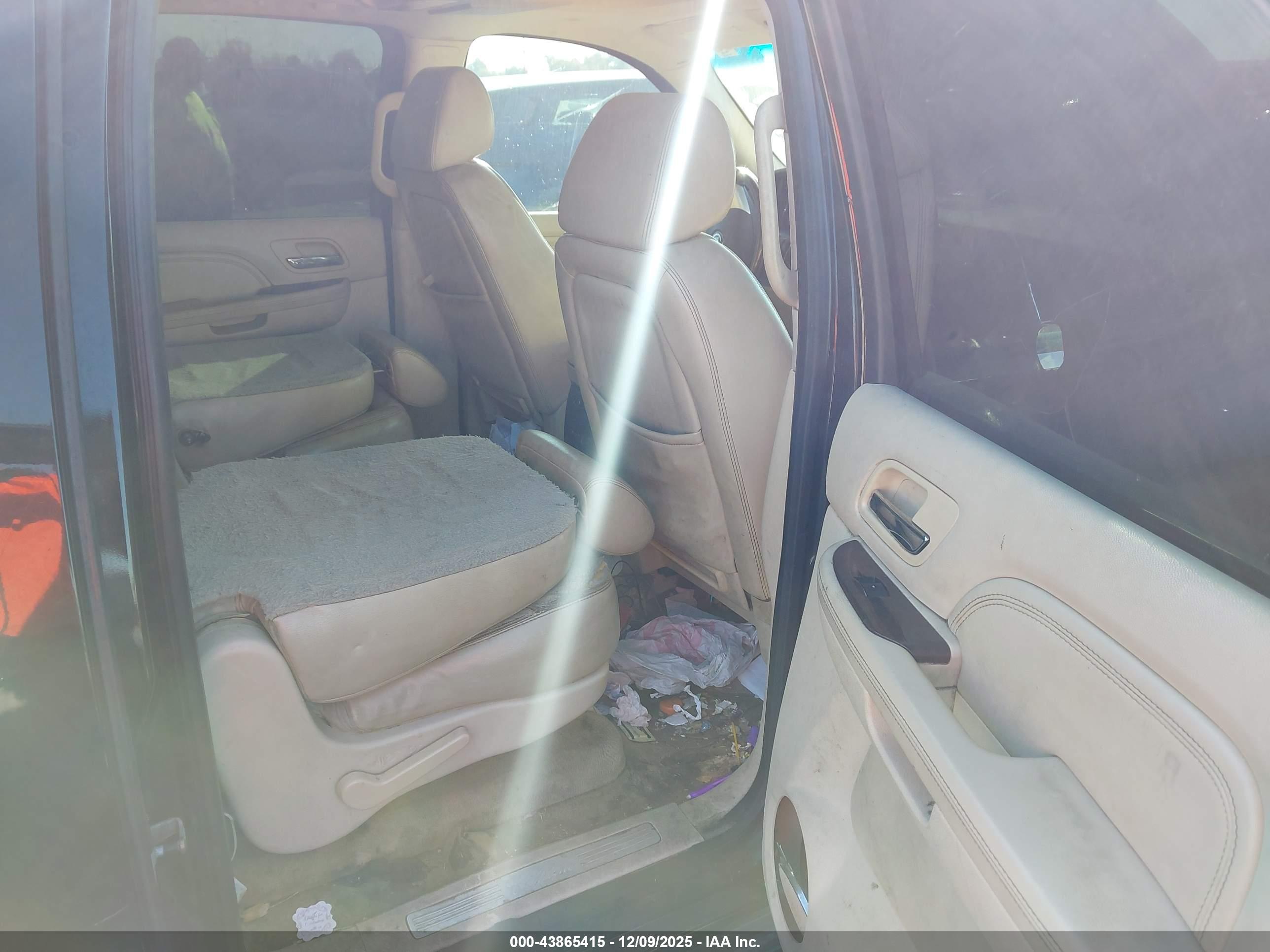 CADILLAC ESCALADE image 8