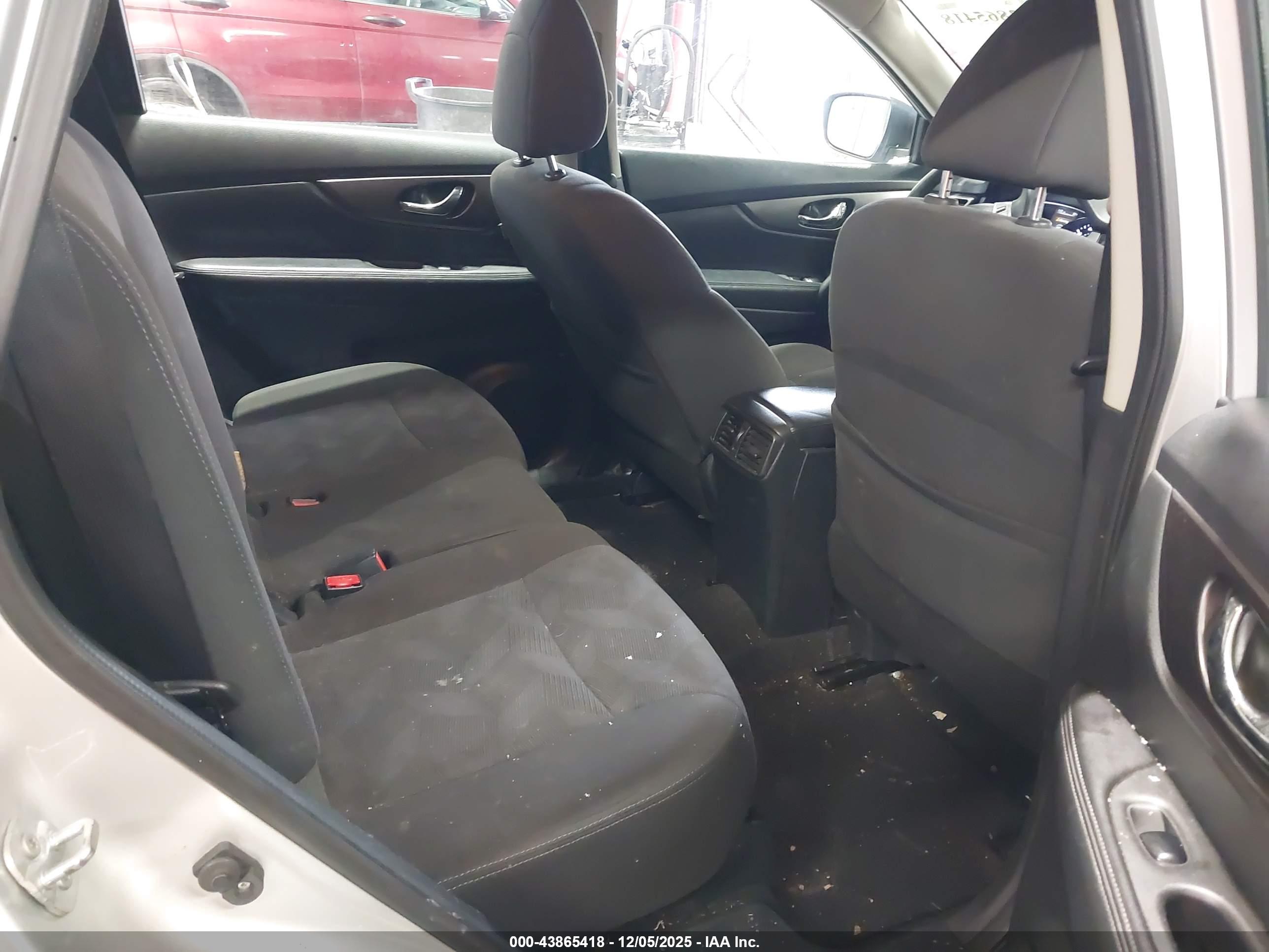 NISSAN ROGUE image 8