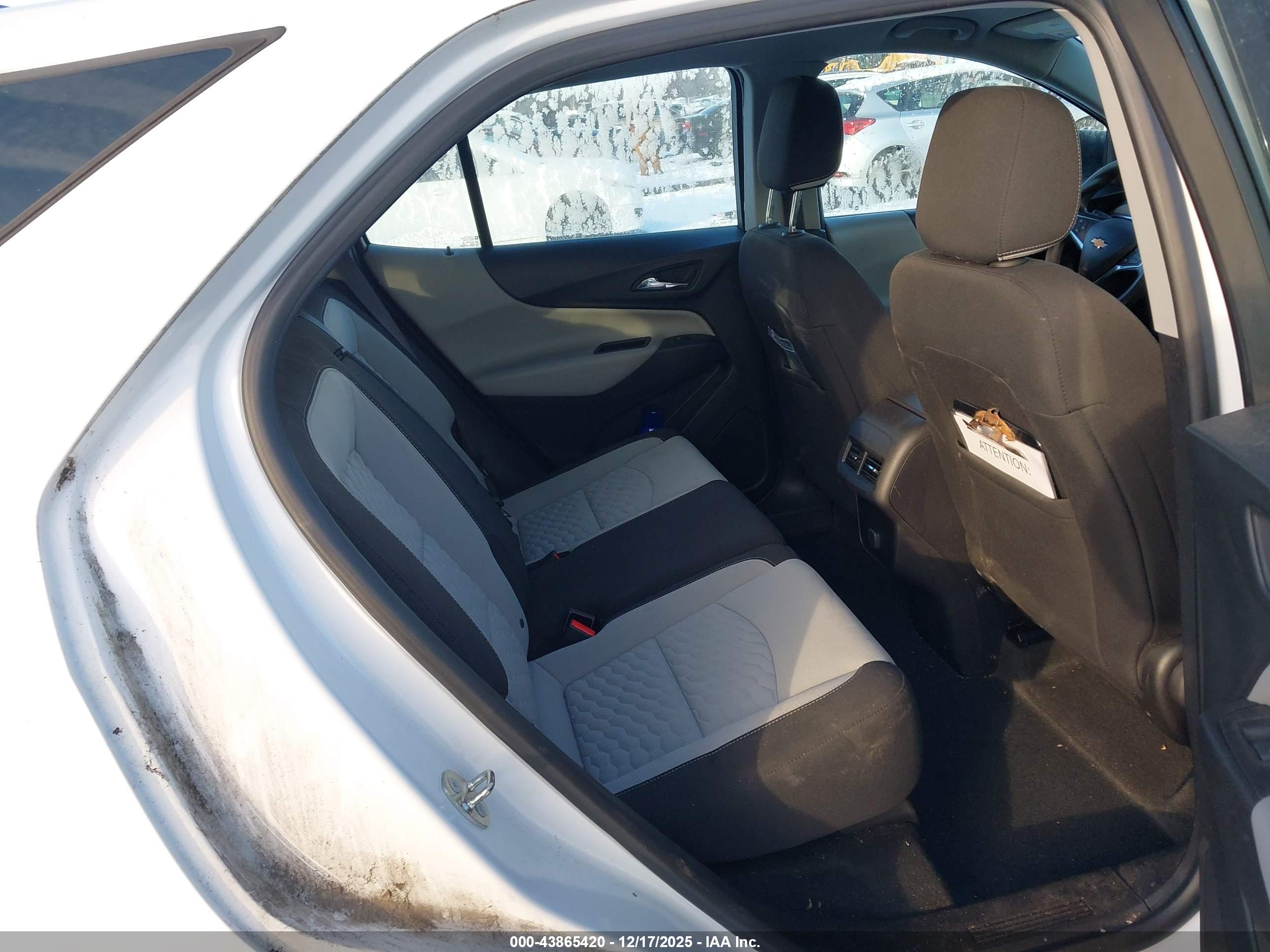 CHEVROLET EQUINOX image 8