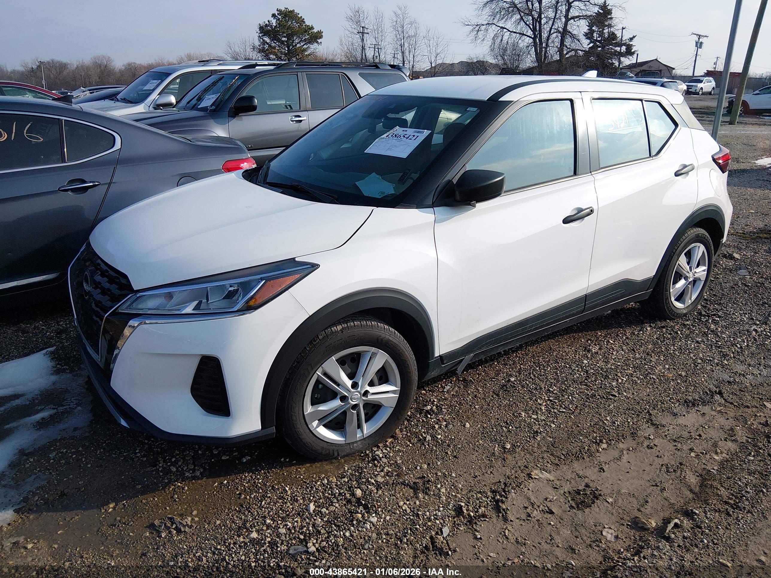 NISSAN KICKS image 2