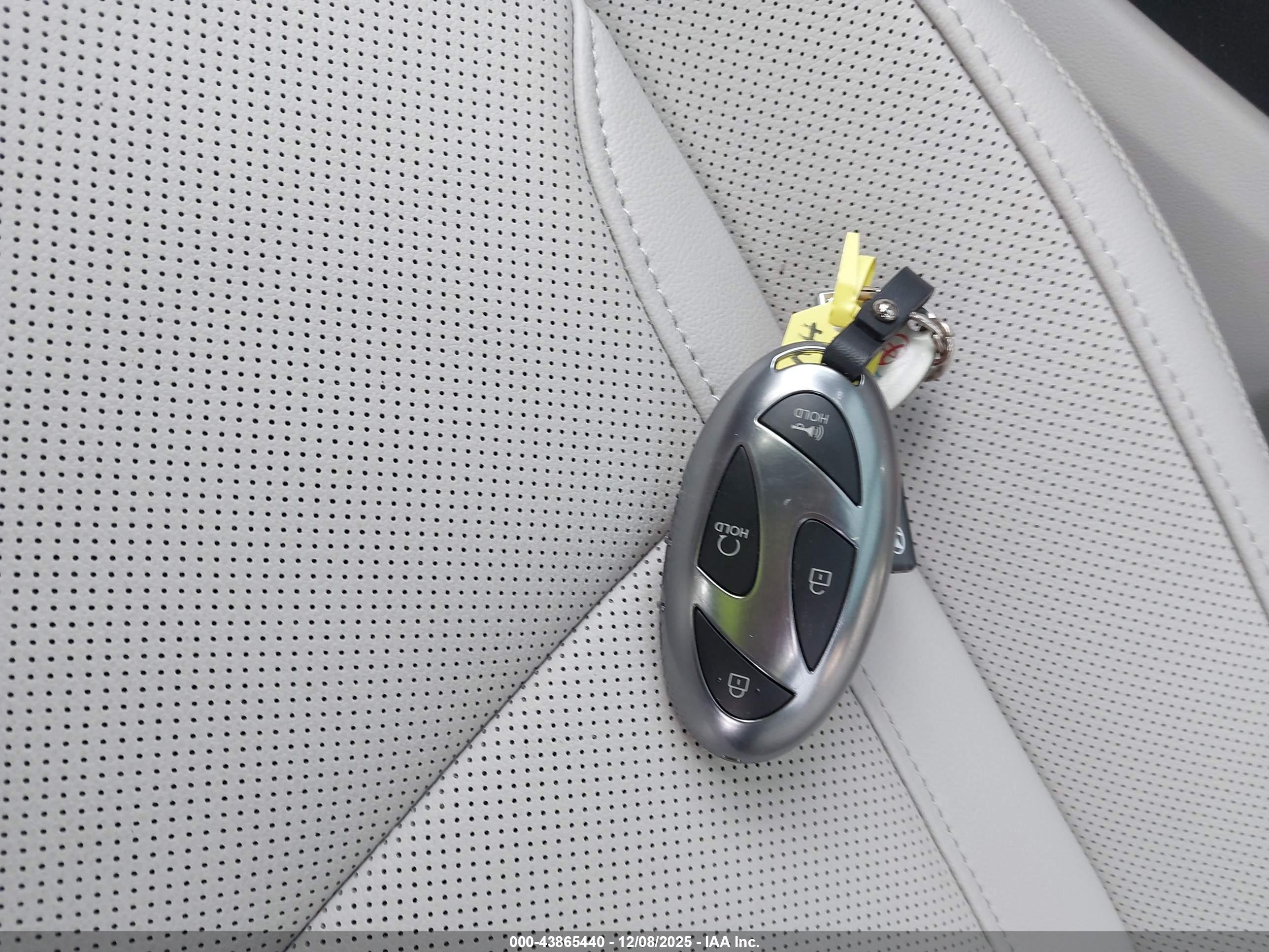 HYUNDAI TUCSON image 11
