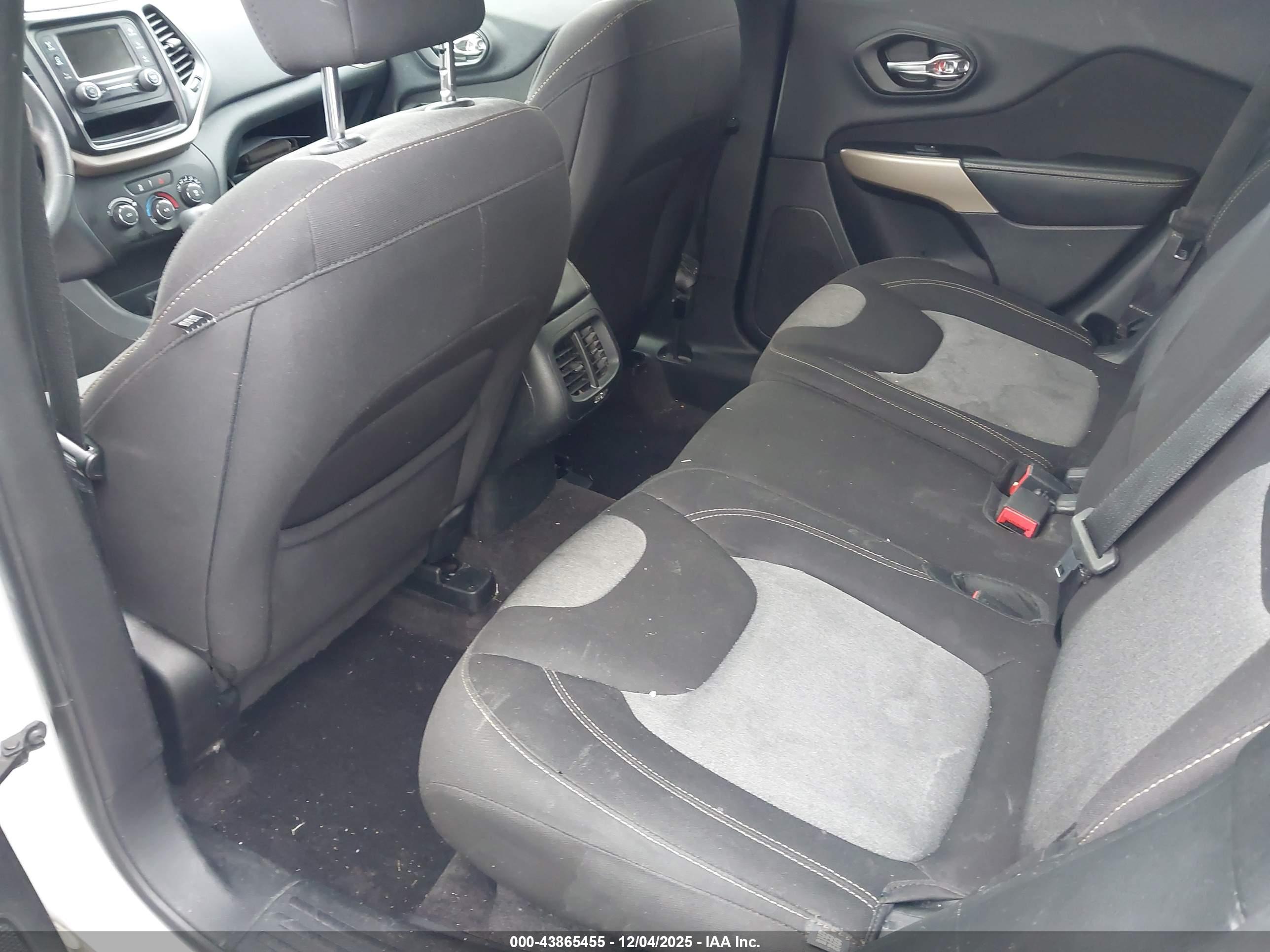 JEEP CHEROKEE image 8