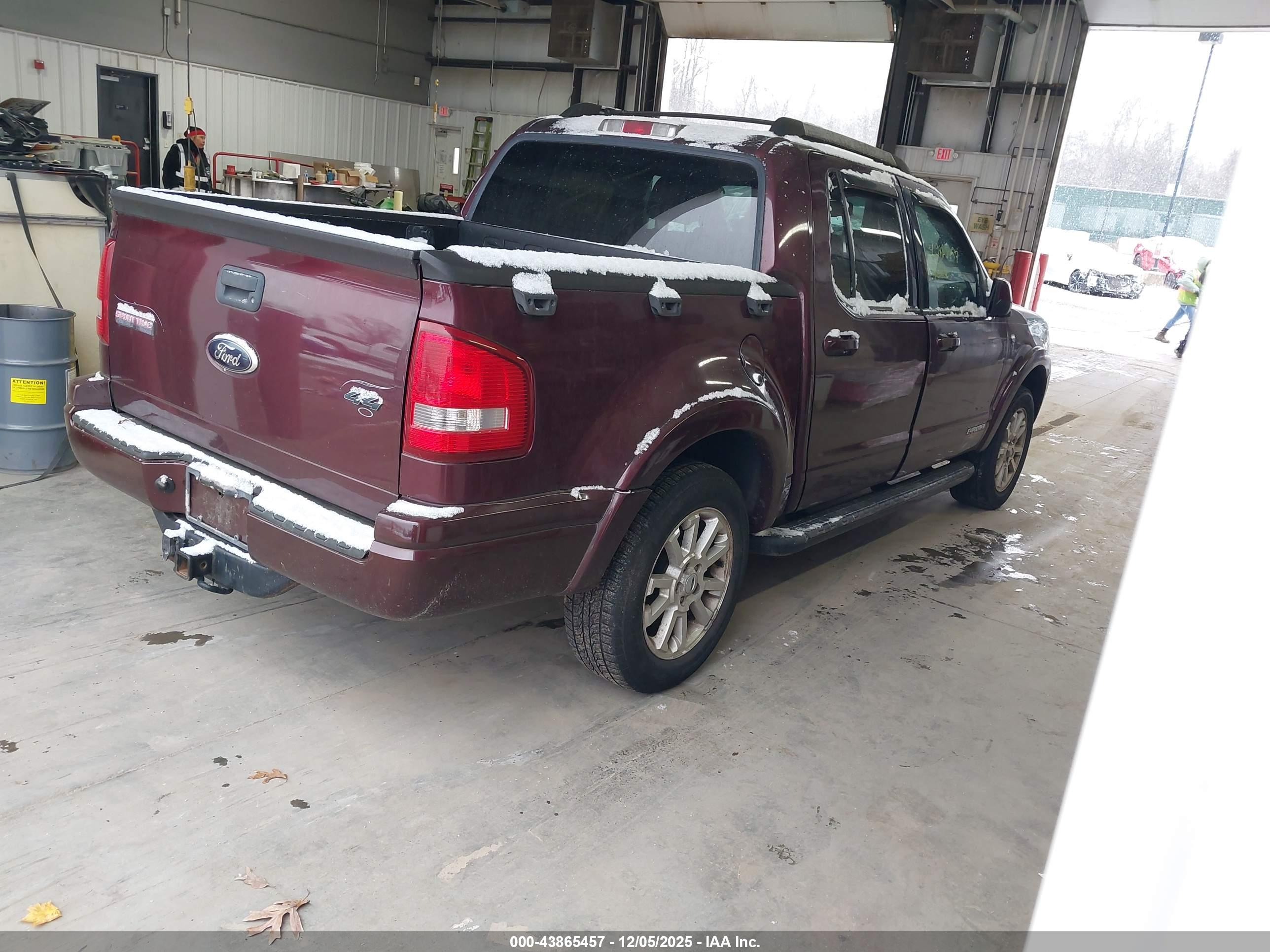 FORD EXPLORER image 4