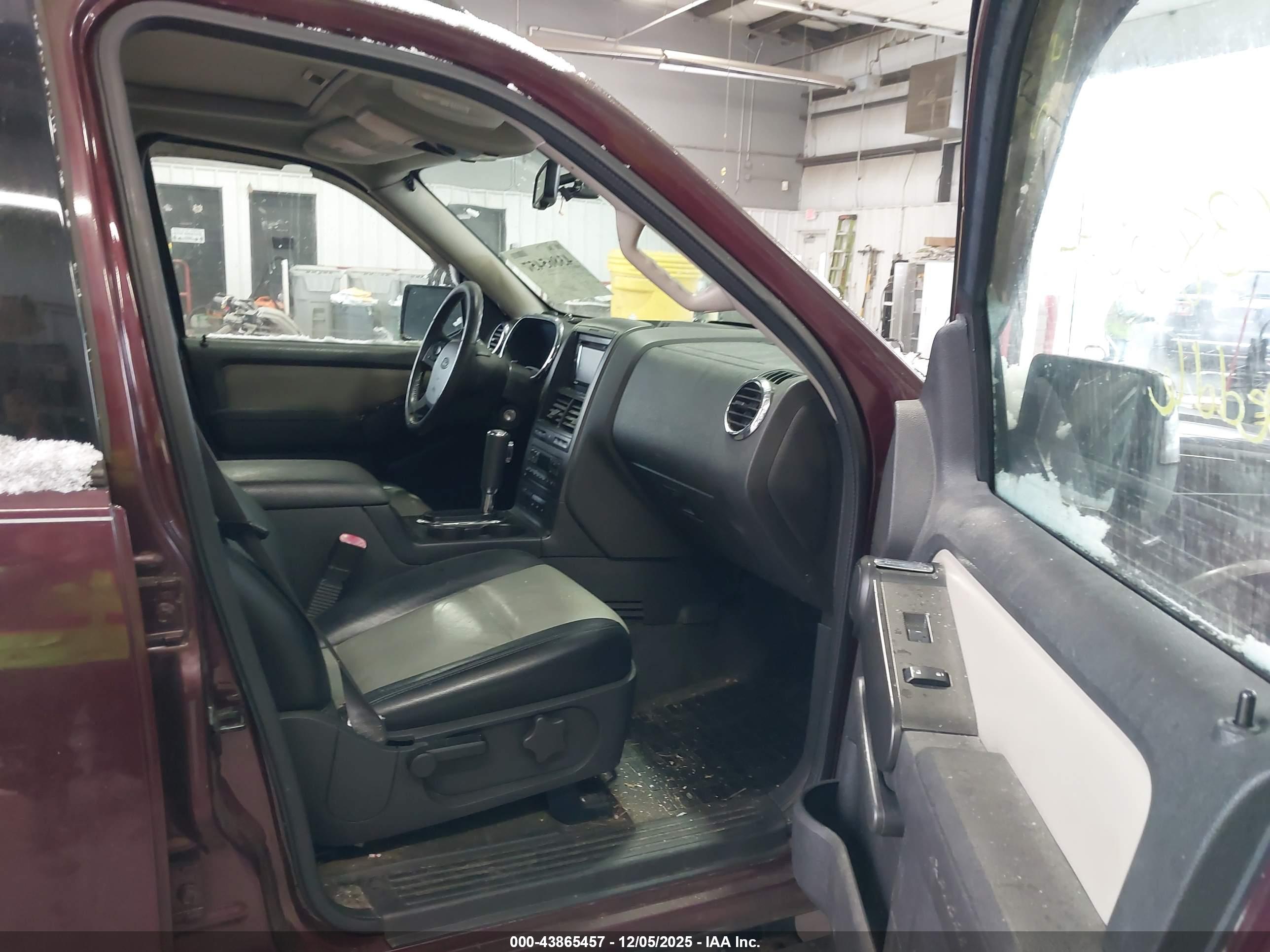 FORD EXPLORER image 5