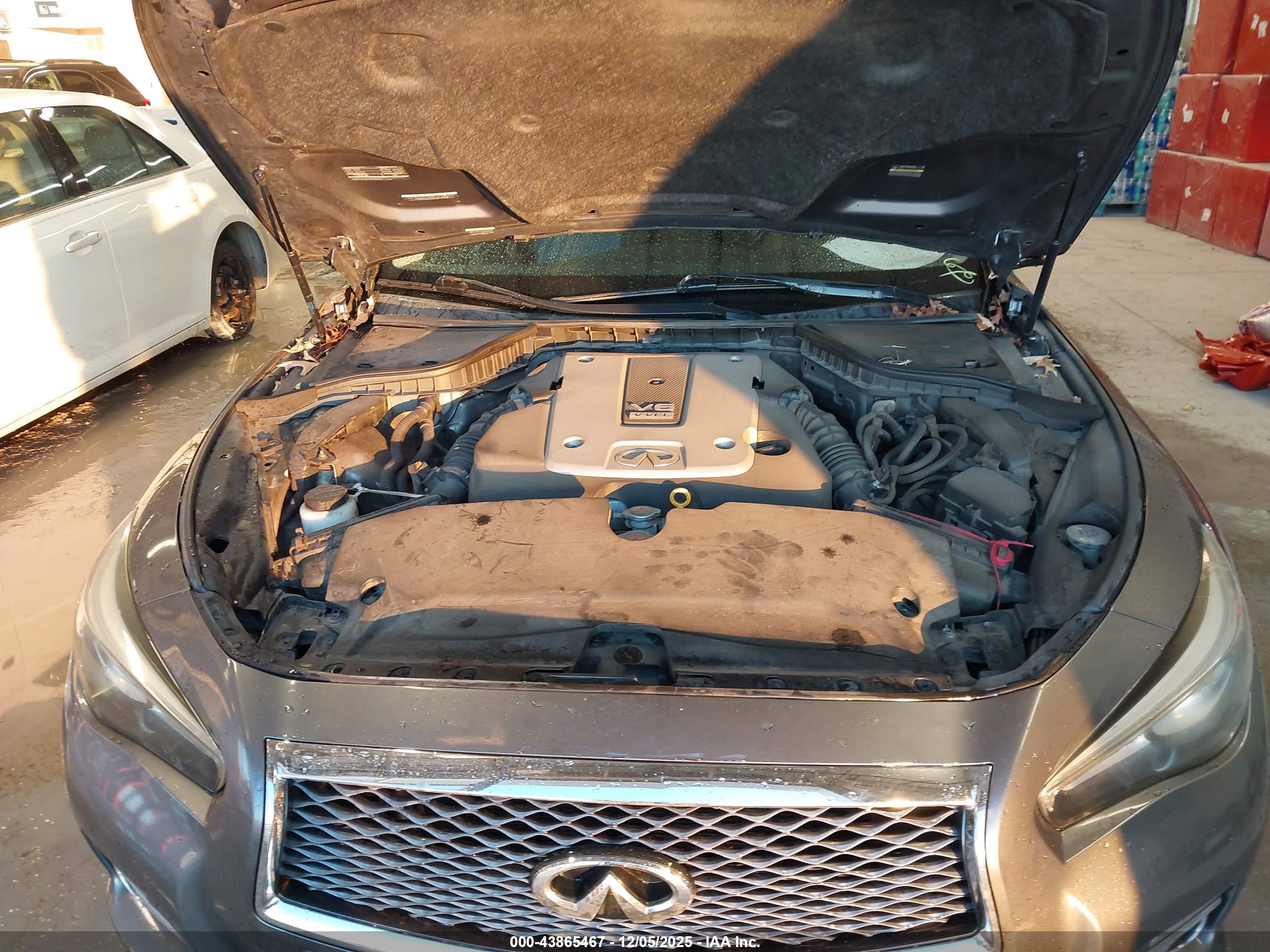 INFINITI Q50 image 10