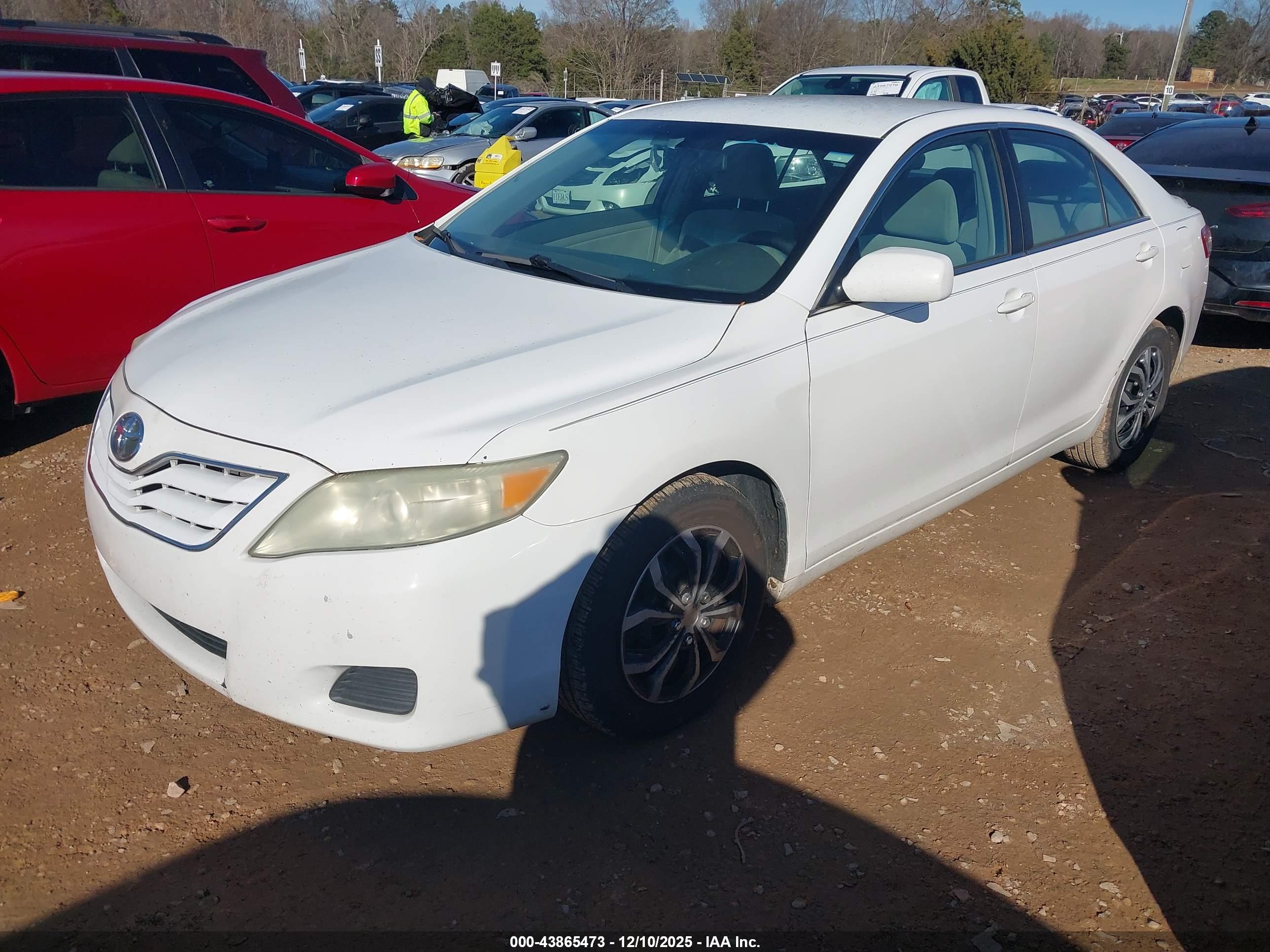 TOYOTA CAMRY image 2