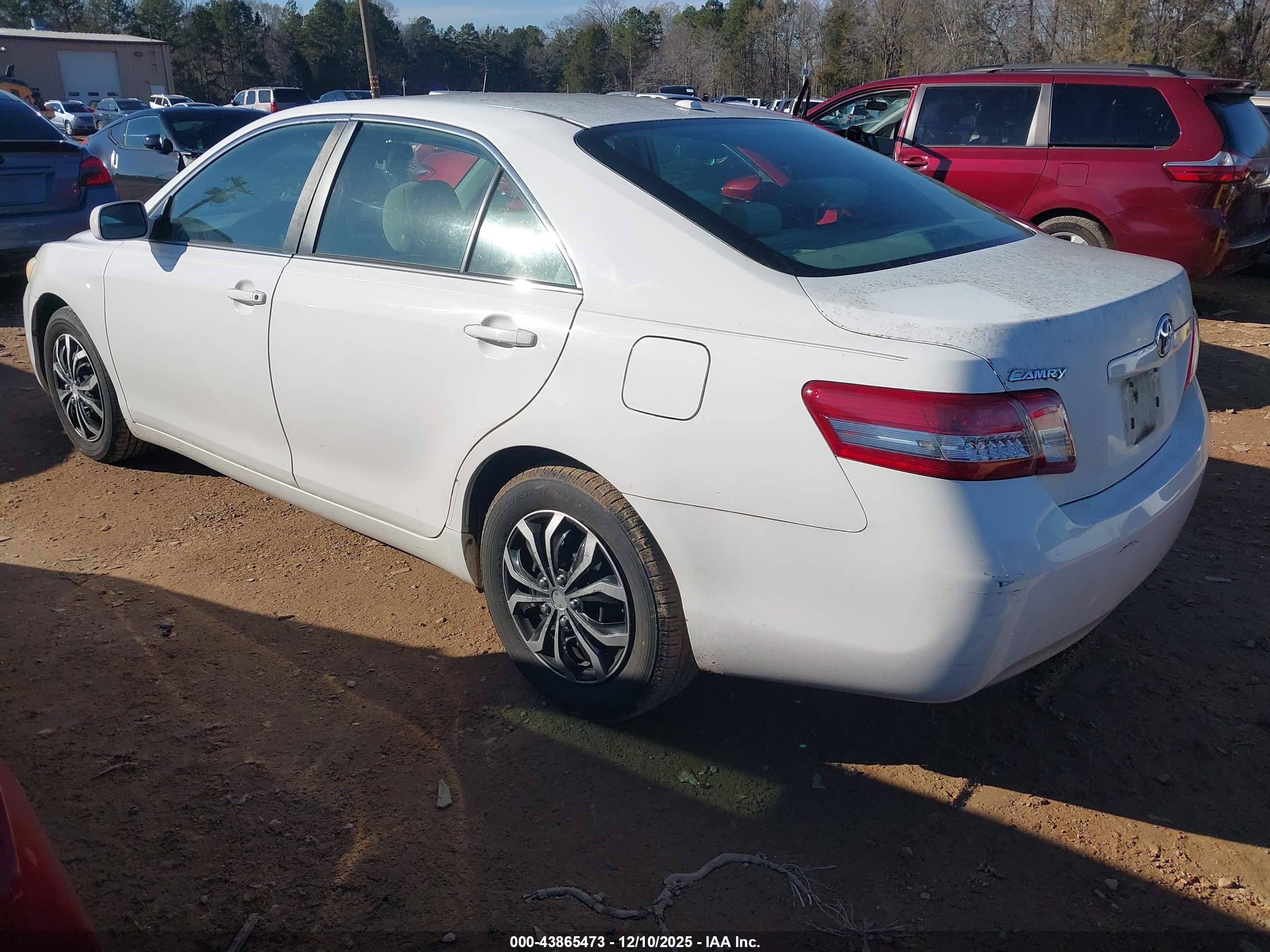 TOYOTA CAMRY image 3