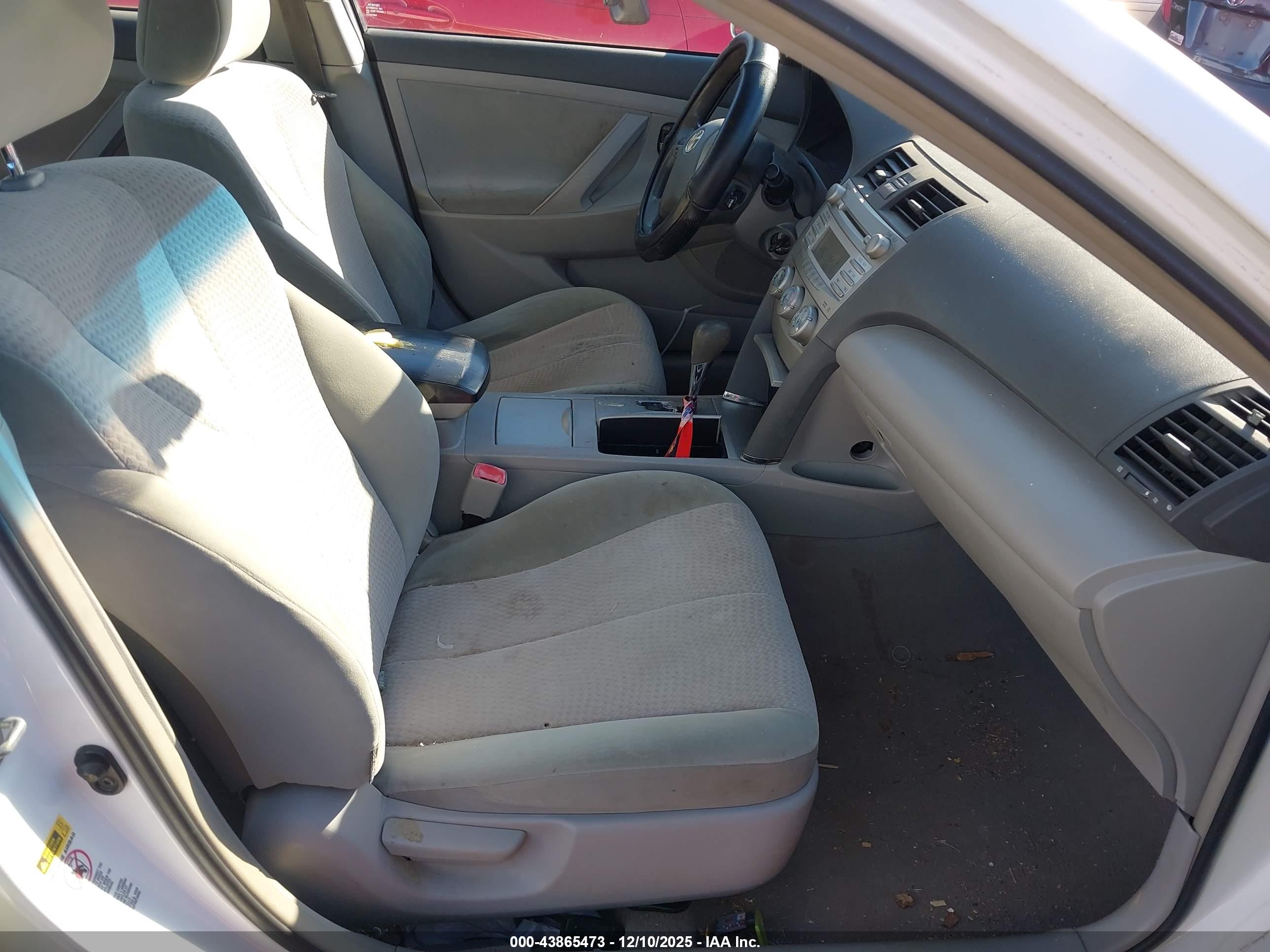 TOYOTA CAMRY image 5