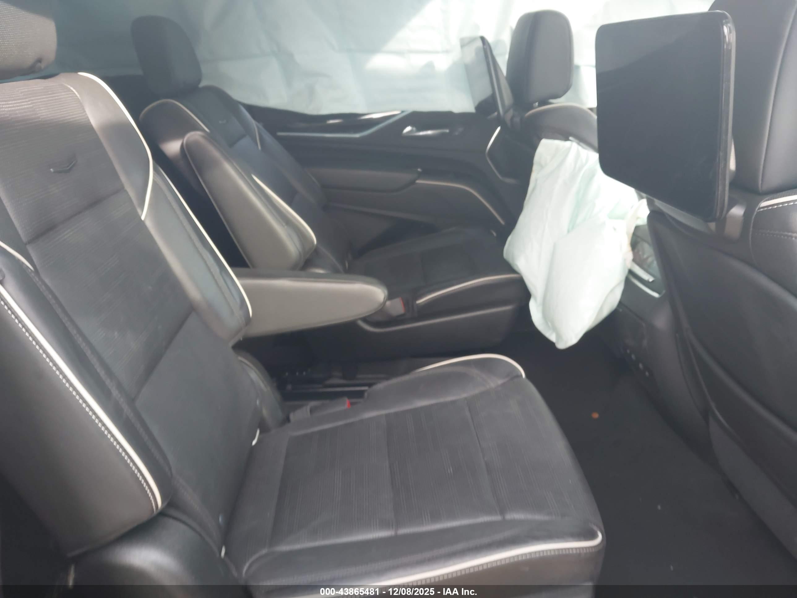 CADILLAC ESCALADE image 8