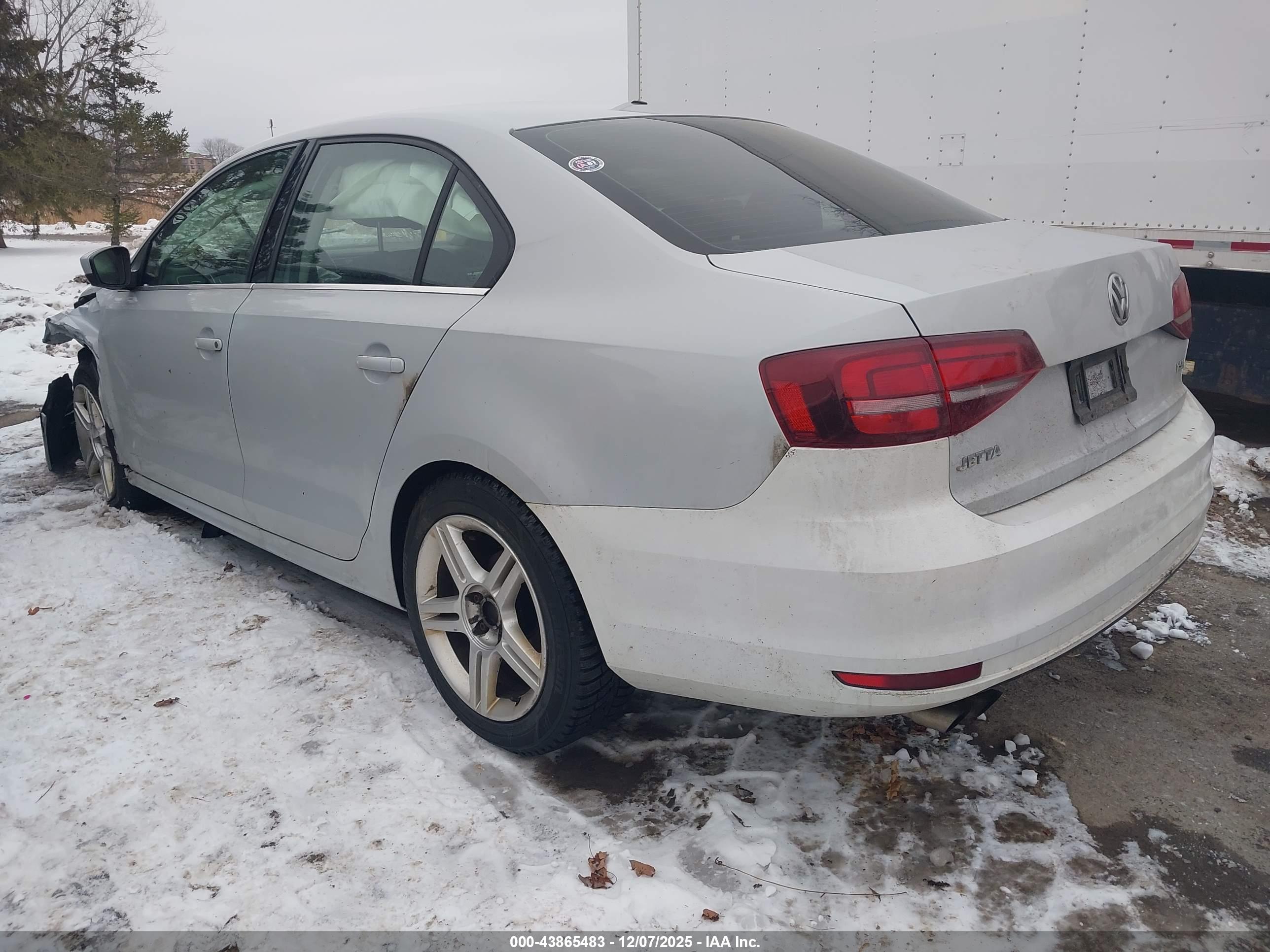VOLKSWAGEN JETTA image 3
