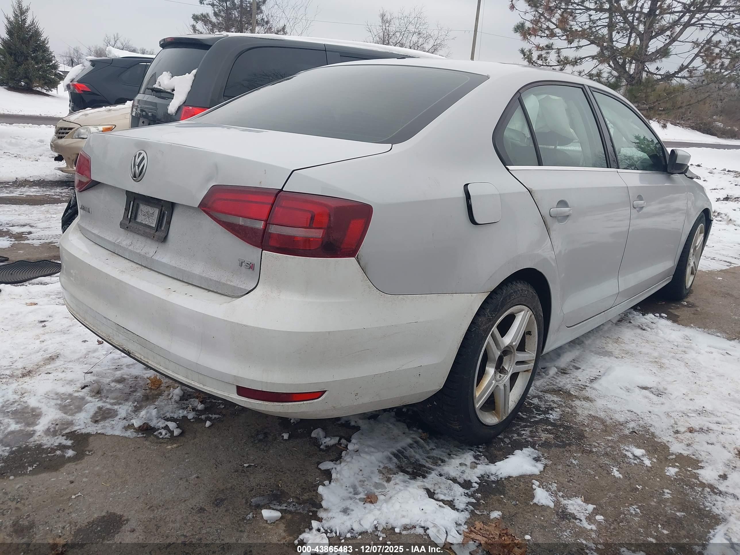 VOLKSWAGEN JETTA image 4