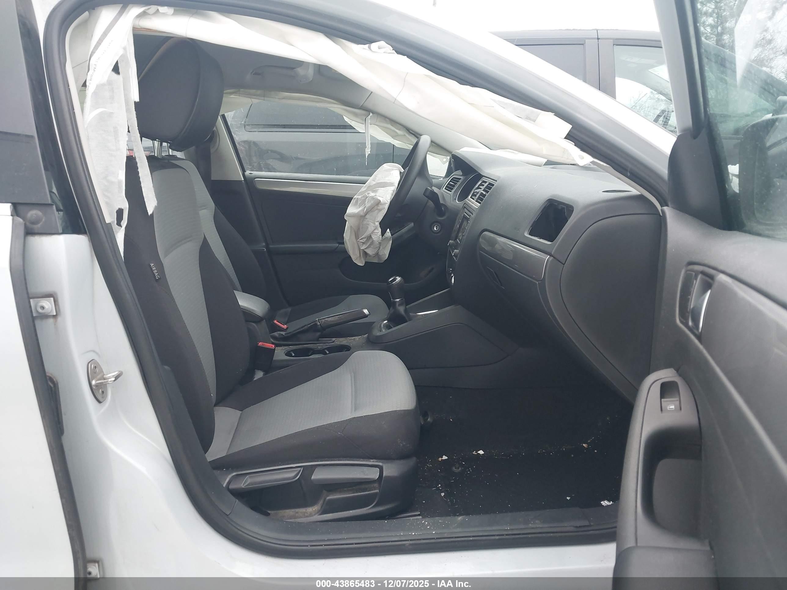 VOLKSWAGEN JETTA image 5
