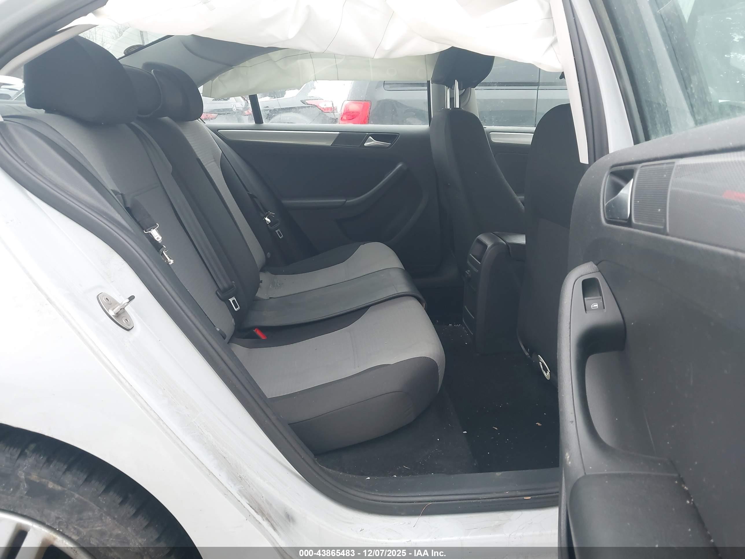 VOLKSWAGEN JETTA image 8