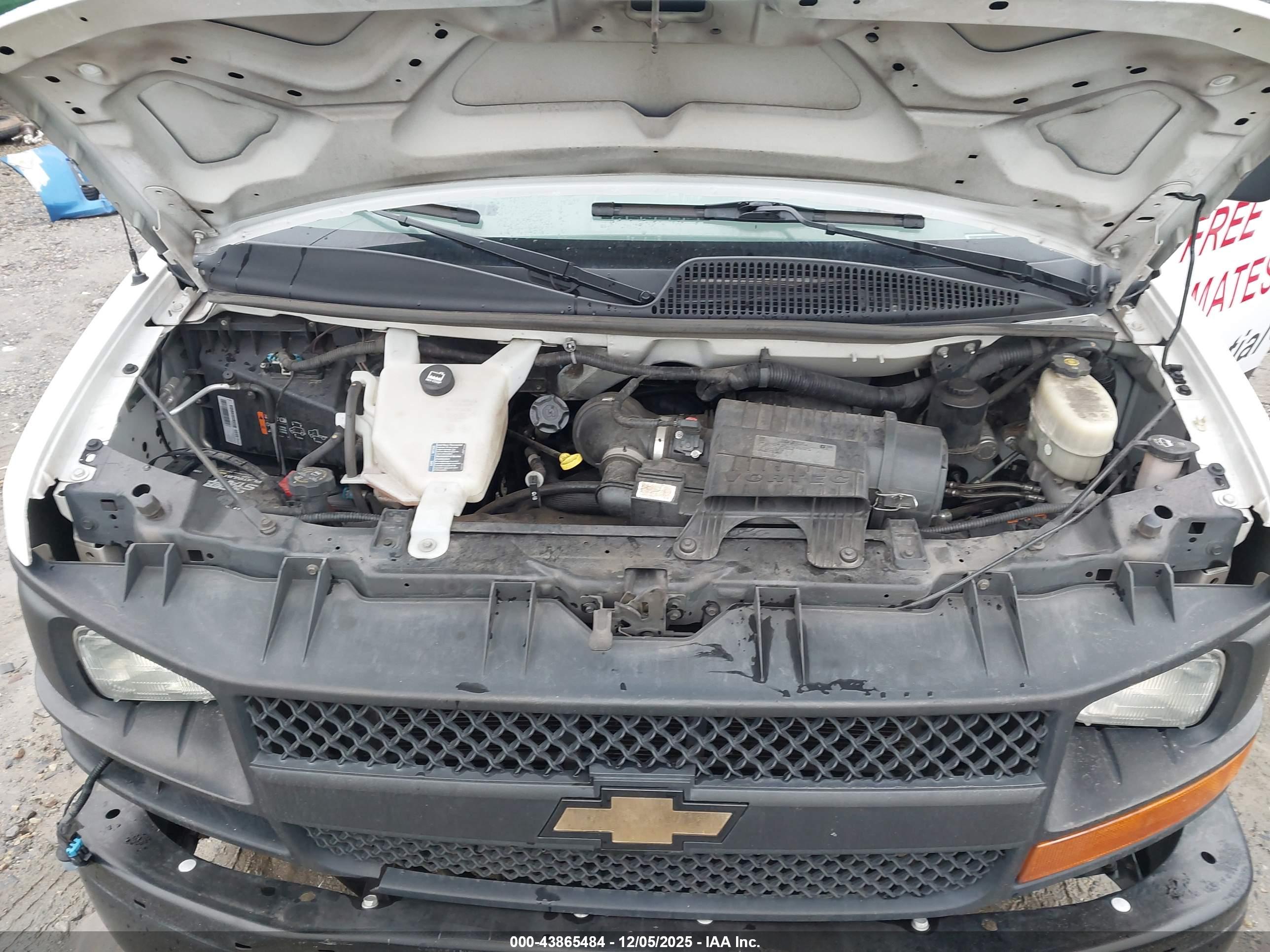 CHEVROLET EXPRESS image 10