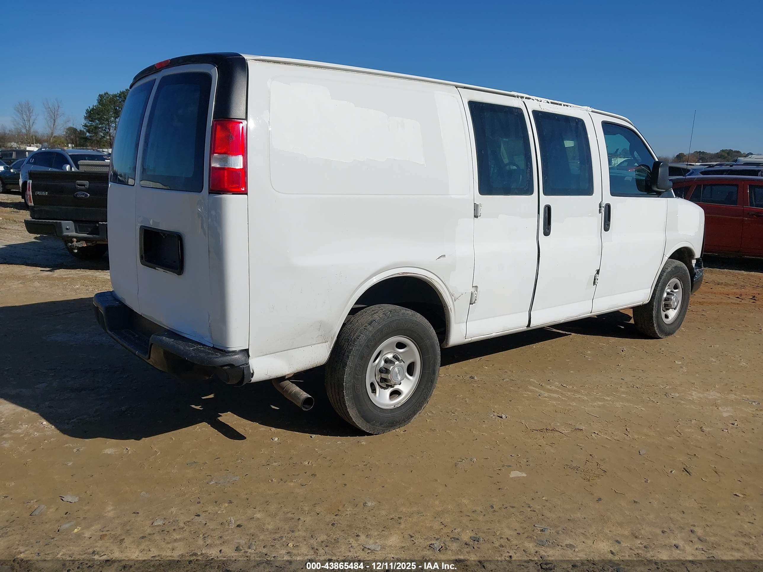 CHEVROLET EXPRESS image 4