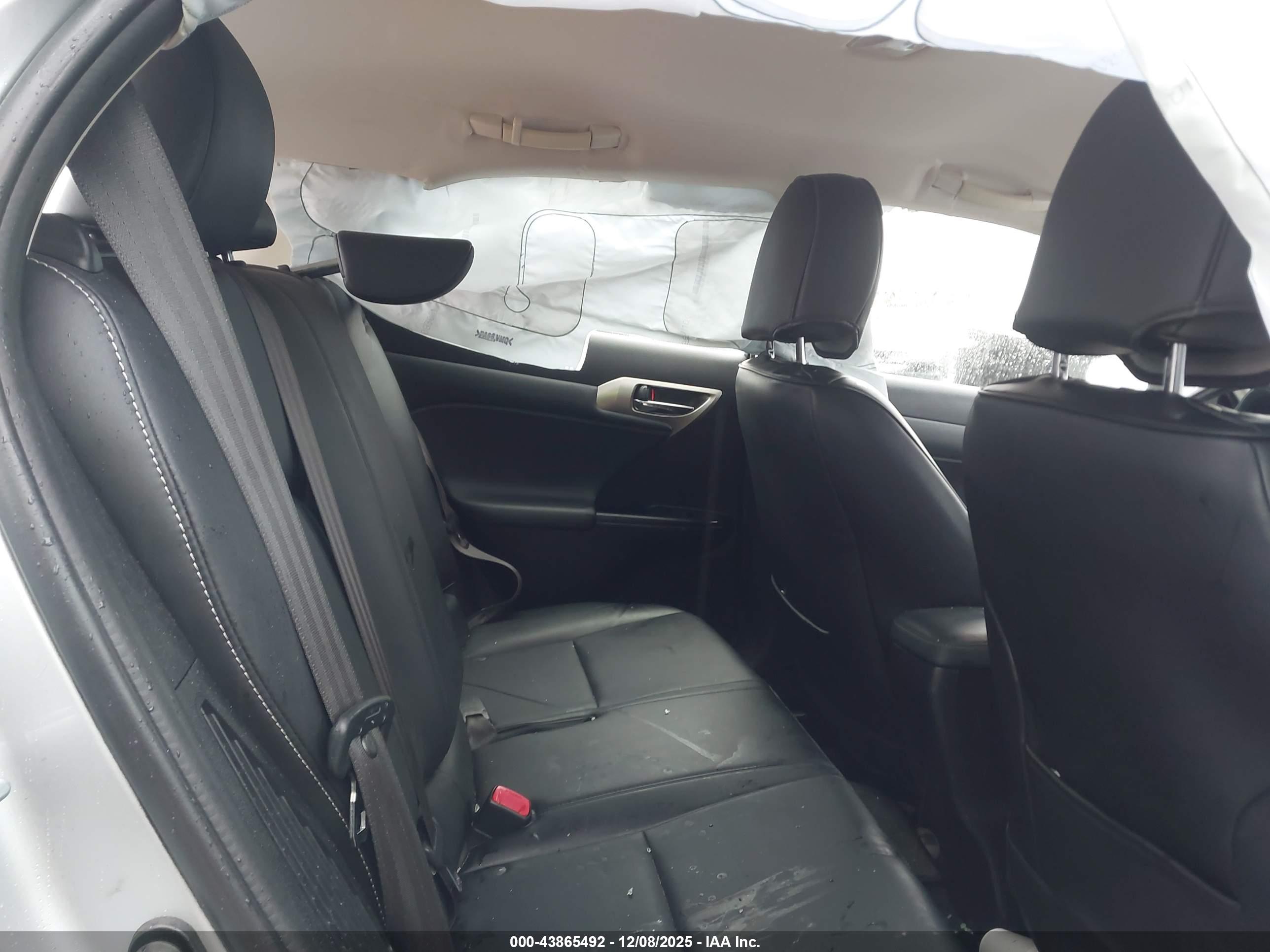 LEXUS CT image 8