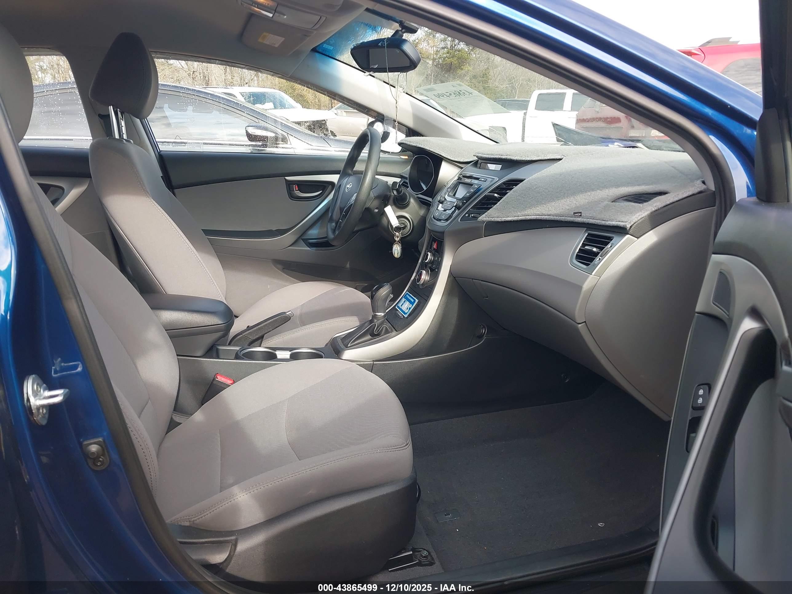 HYUNDAI ELANTRA image 5