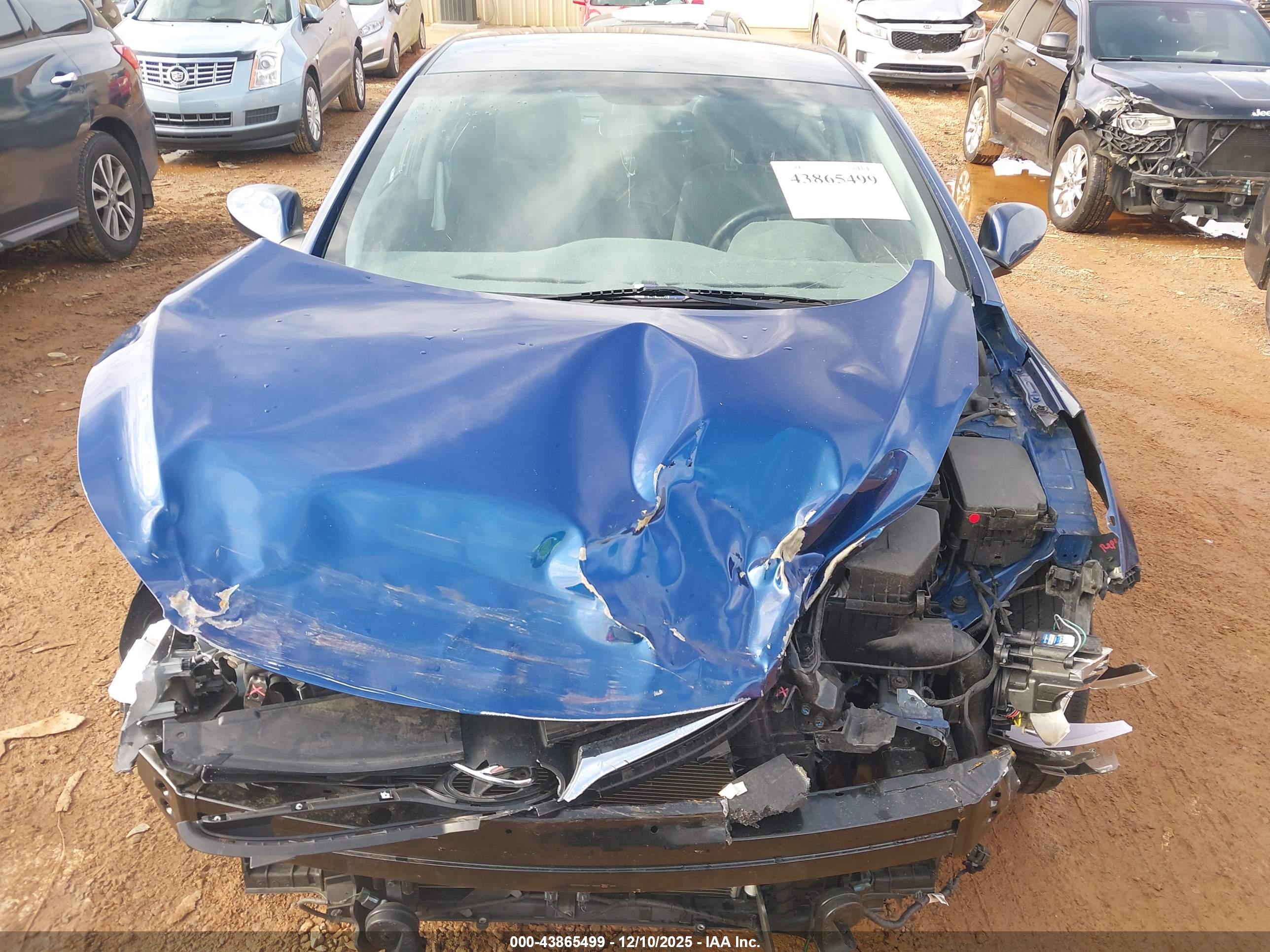 HYUNDAI ELANTRA image 6
