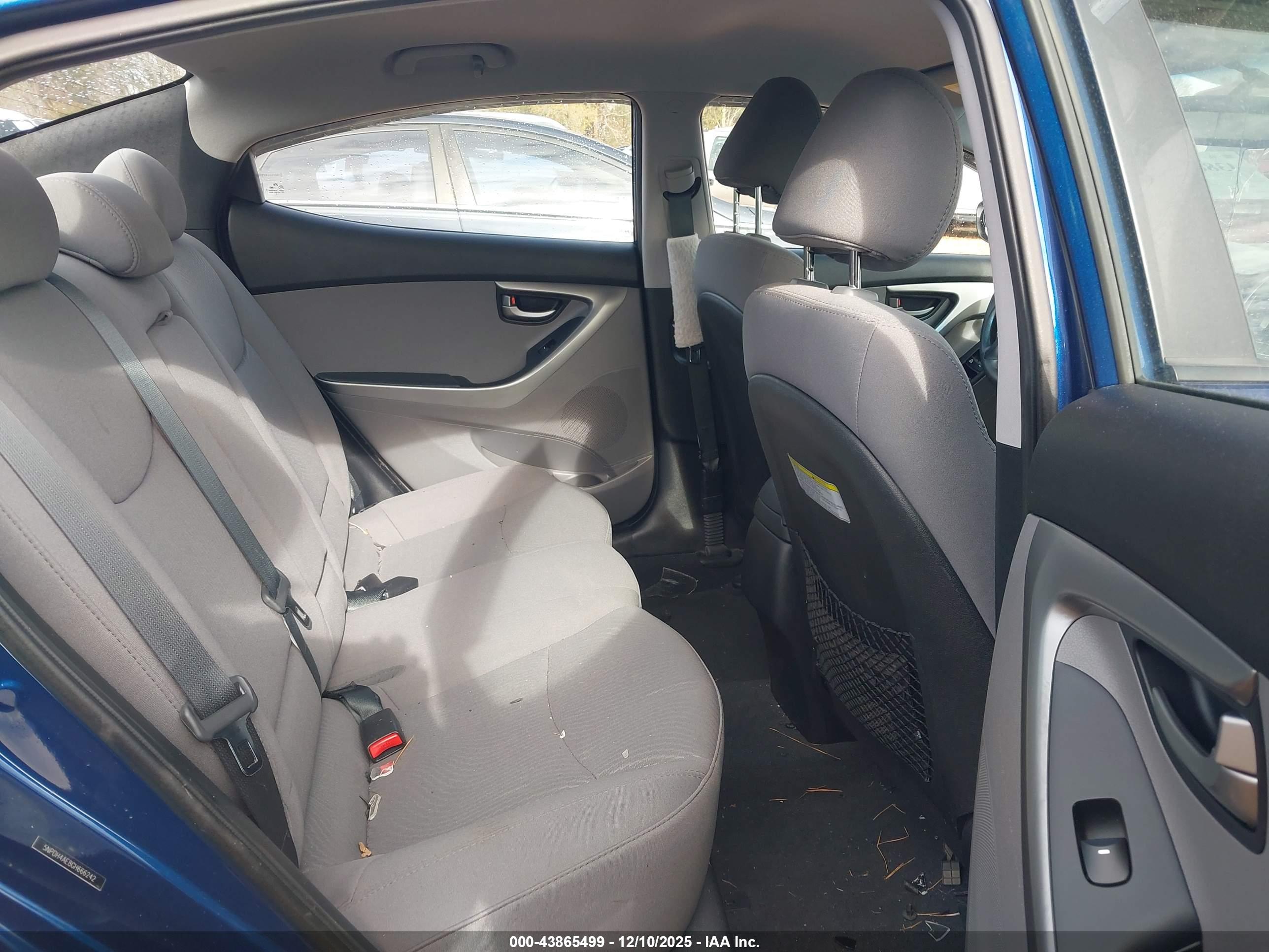 HYUNDAI ELANTRA image 8