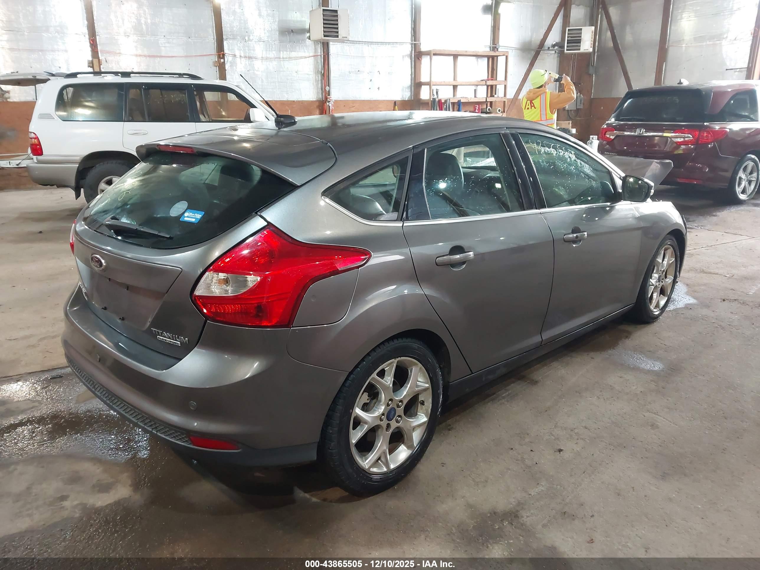 FORD FOCUS image 4