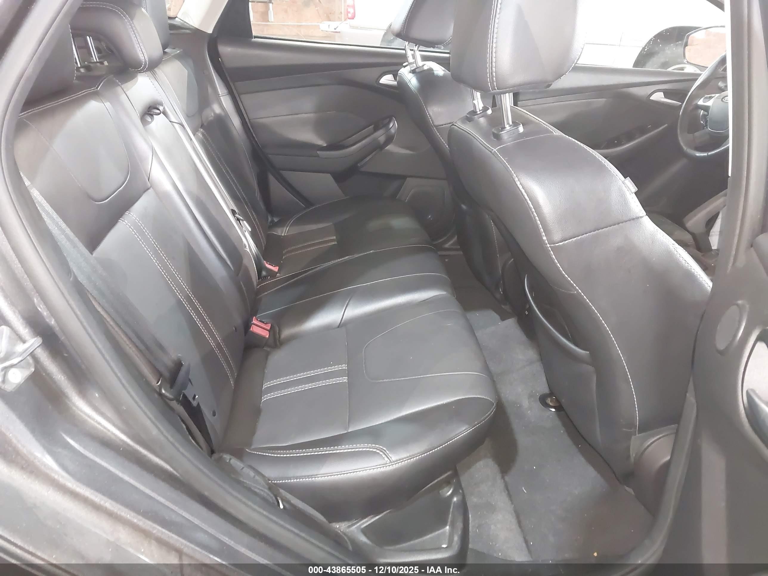FORD FOCUS image 8