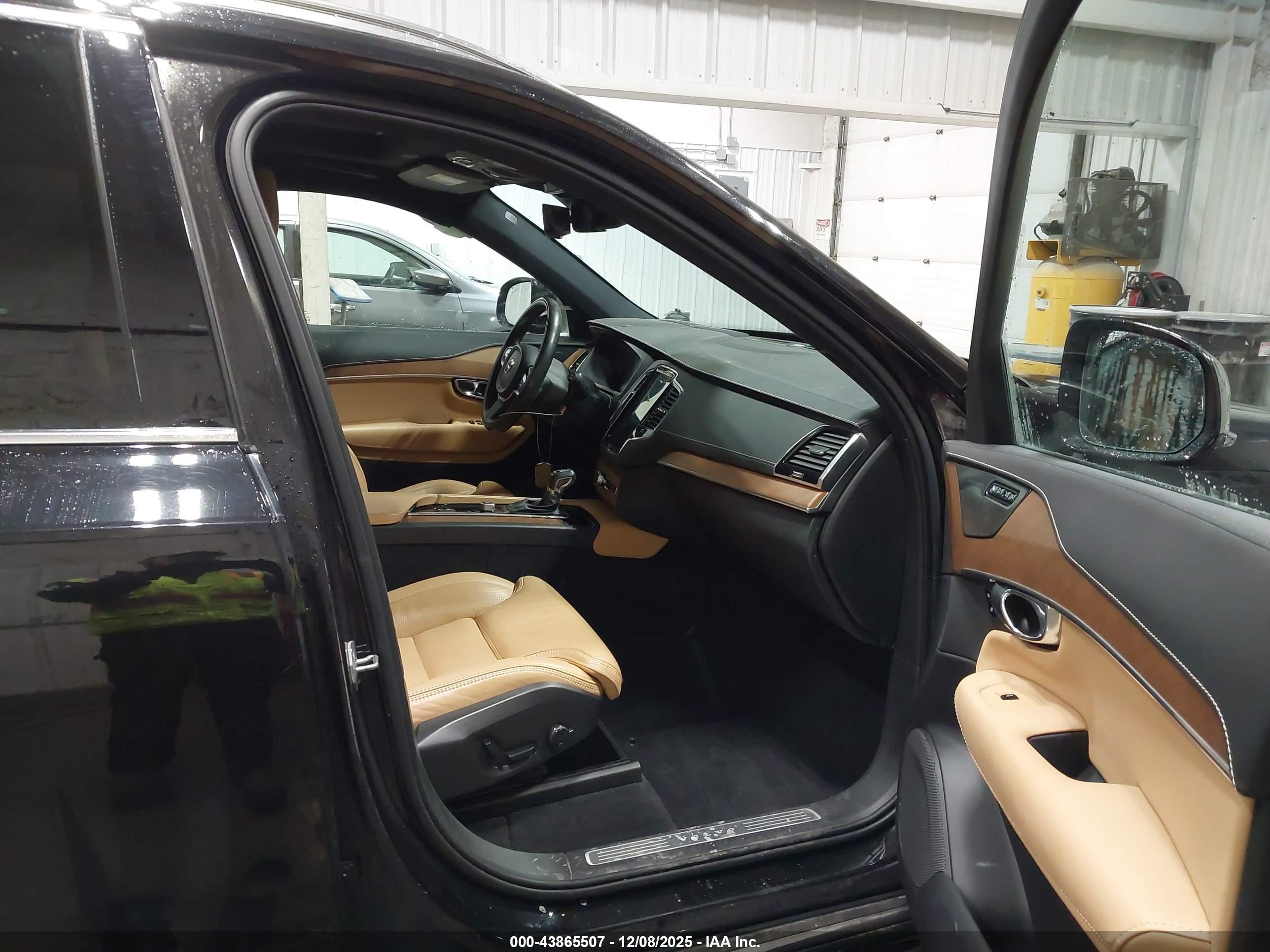 VOLVO XC90 image 5