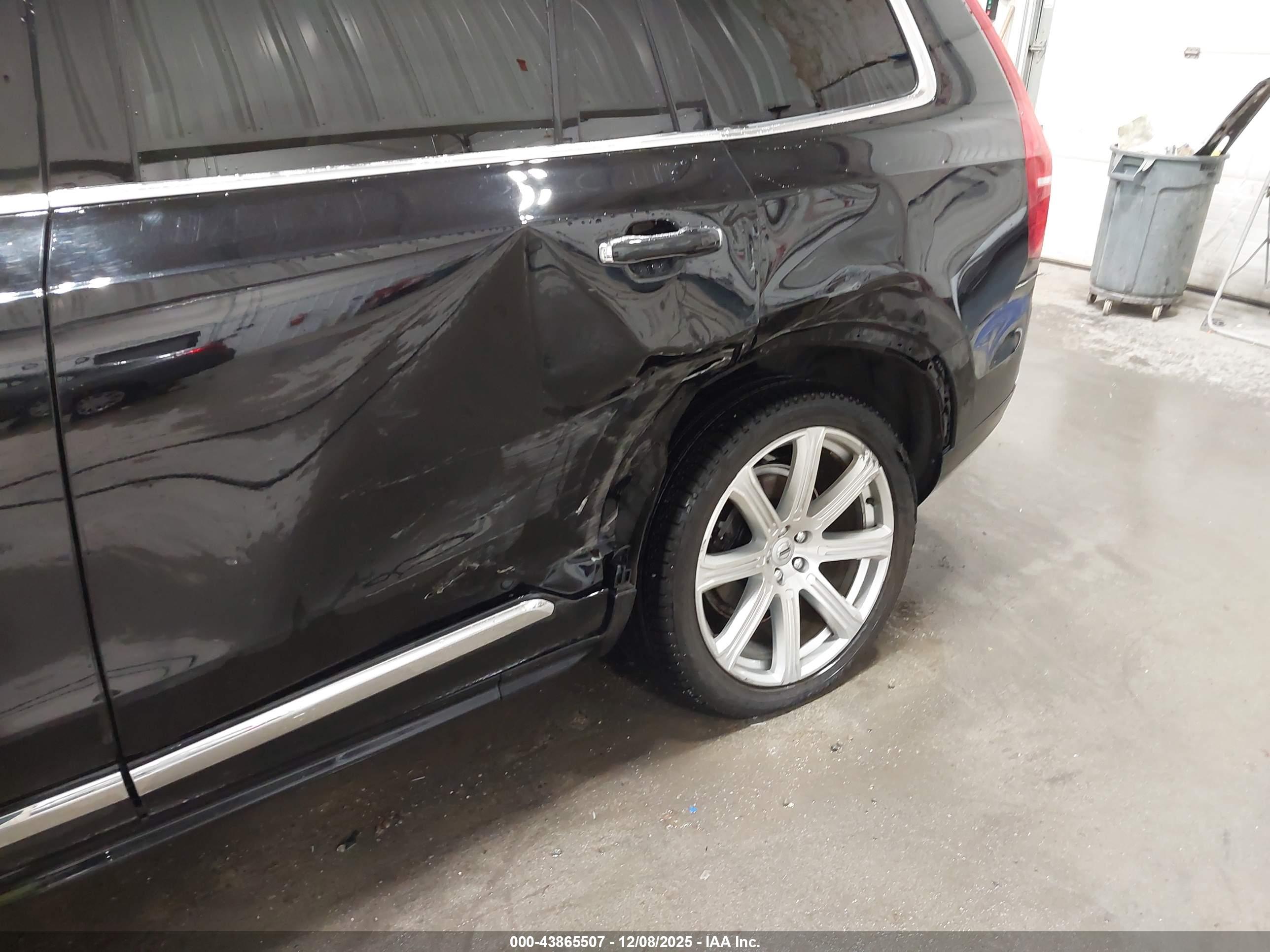 VOLVO XC90 image 6