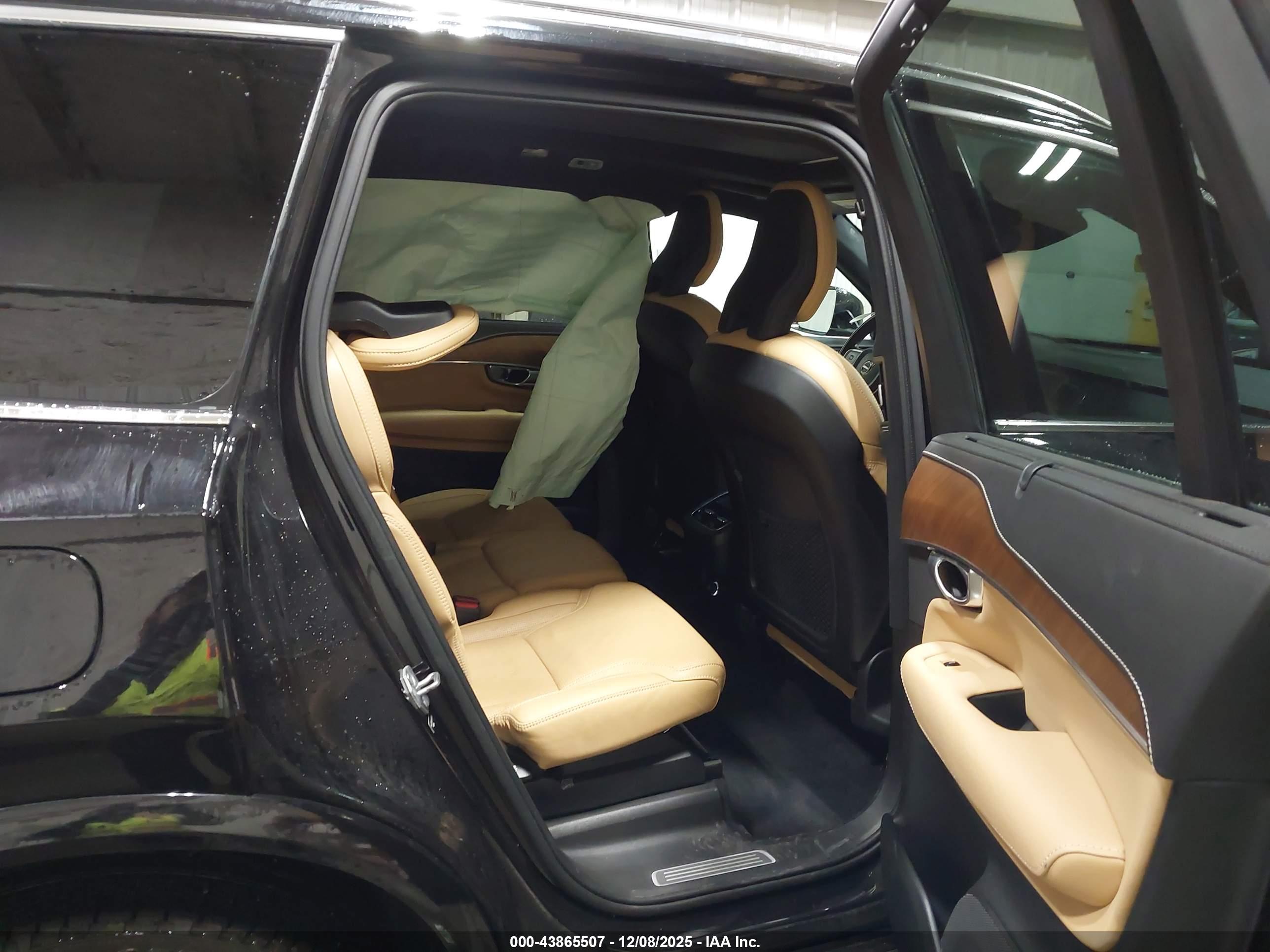 VOLVO XC90 image 8