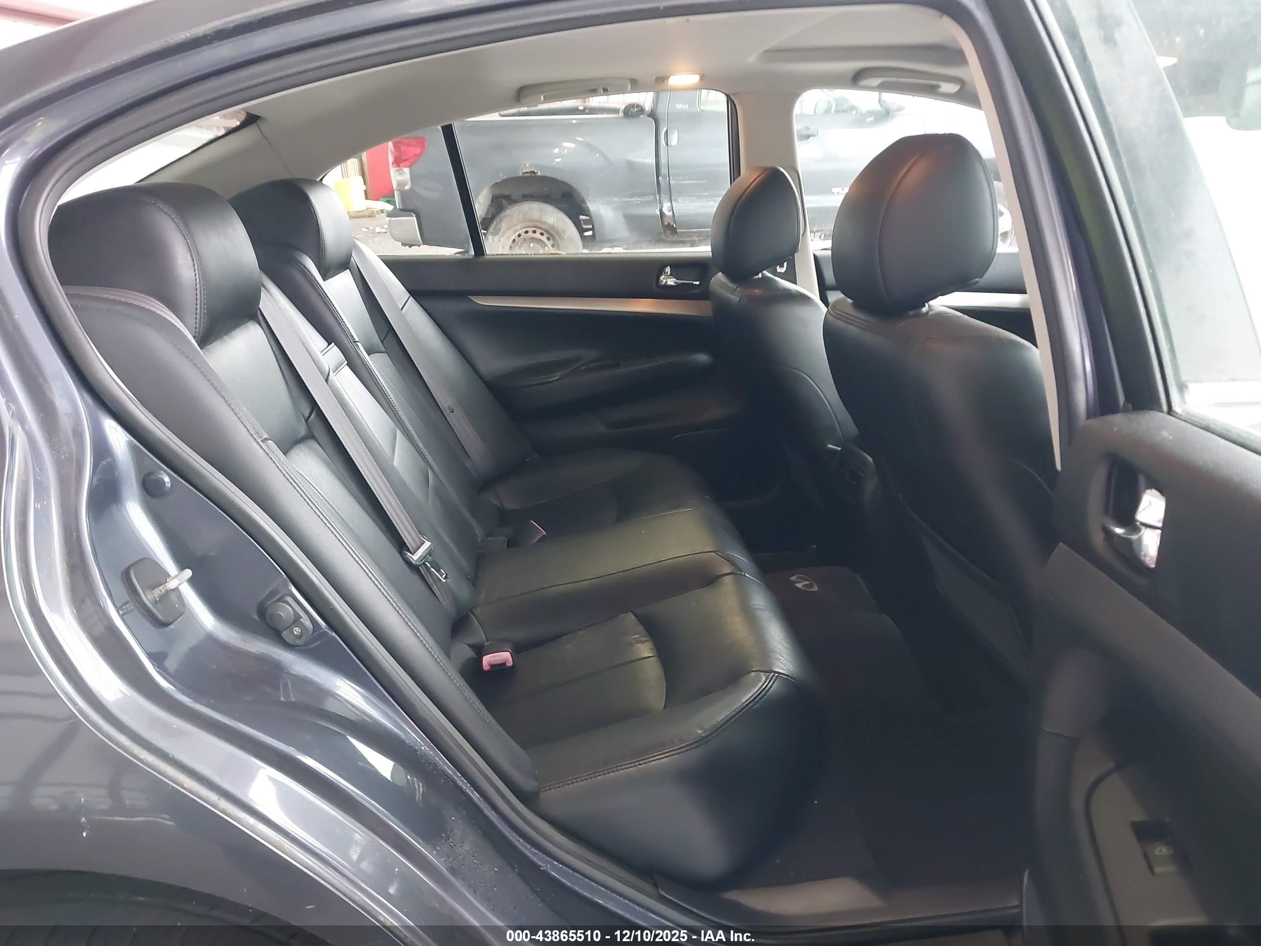 INFINITI G37X image 8