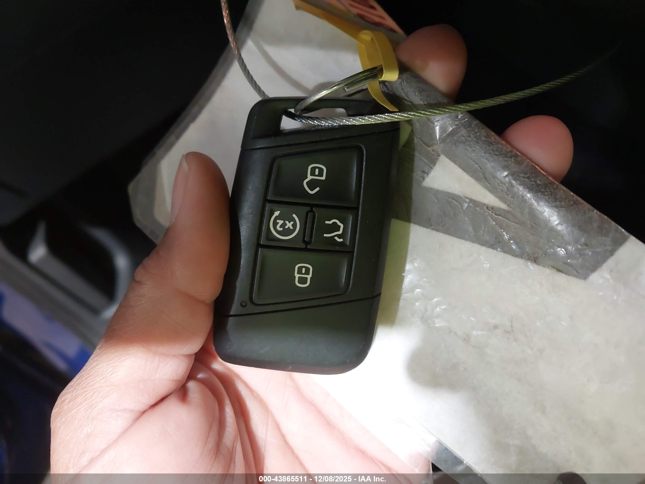 VOLKSWAGEN TAOS image 11
